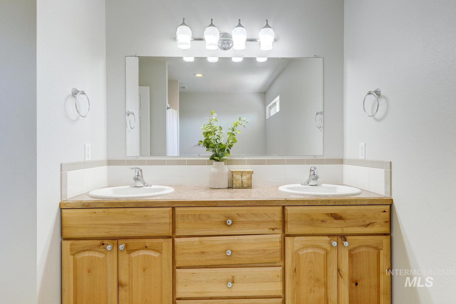 13078 S Cholla Drive, Kuna, Idaho 83634, 3 Bedrooms, 2 Bathrooms, Residential For Sale, Price $659,900,MLS 98973516