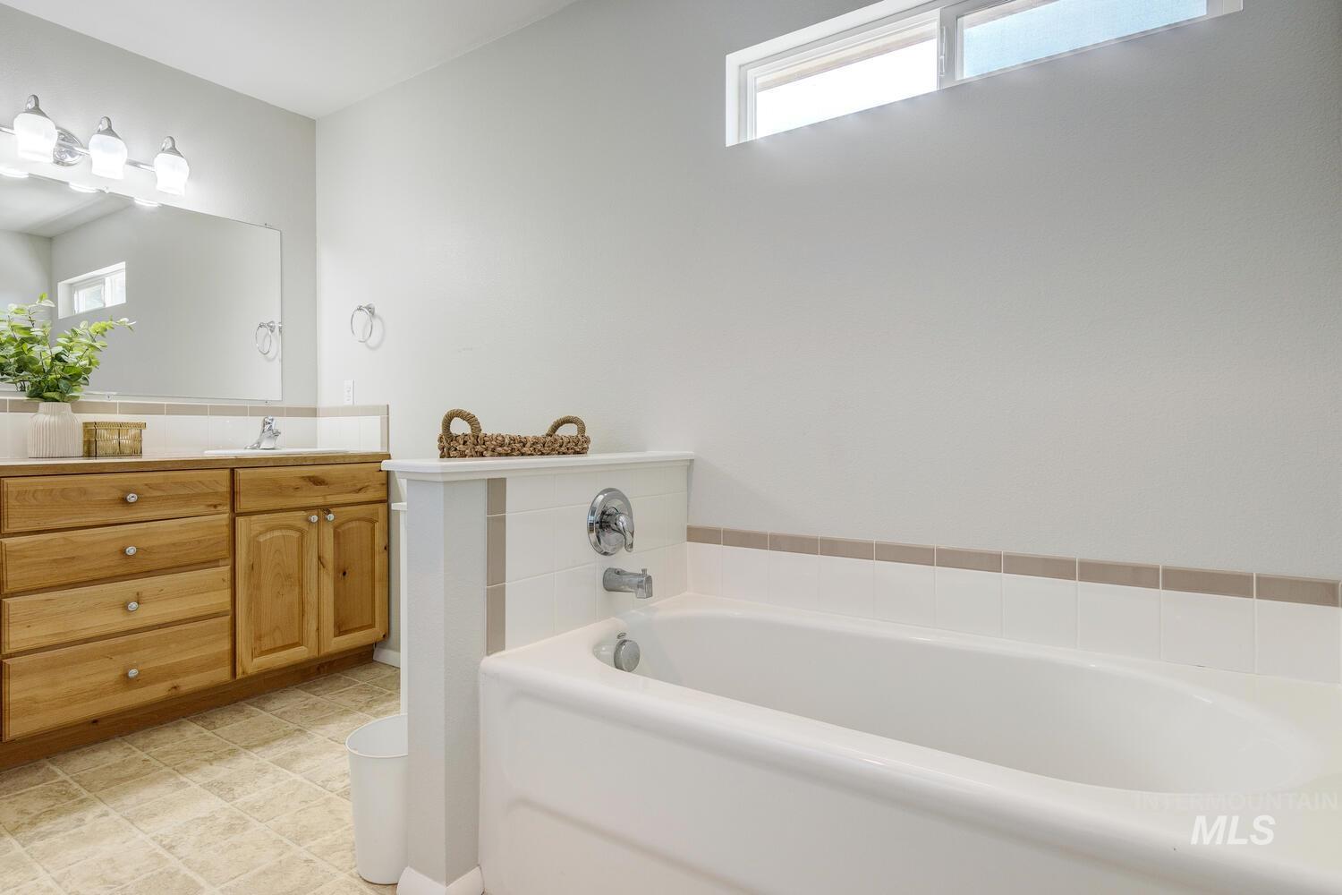 13078 S Cholla Drive, Kuna, Idaho 83634, 3 Bedrooms, 2 Bathrooms, Residential For Sale, Price $659,900,MLS 98973516