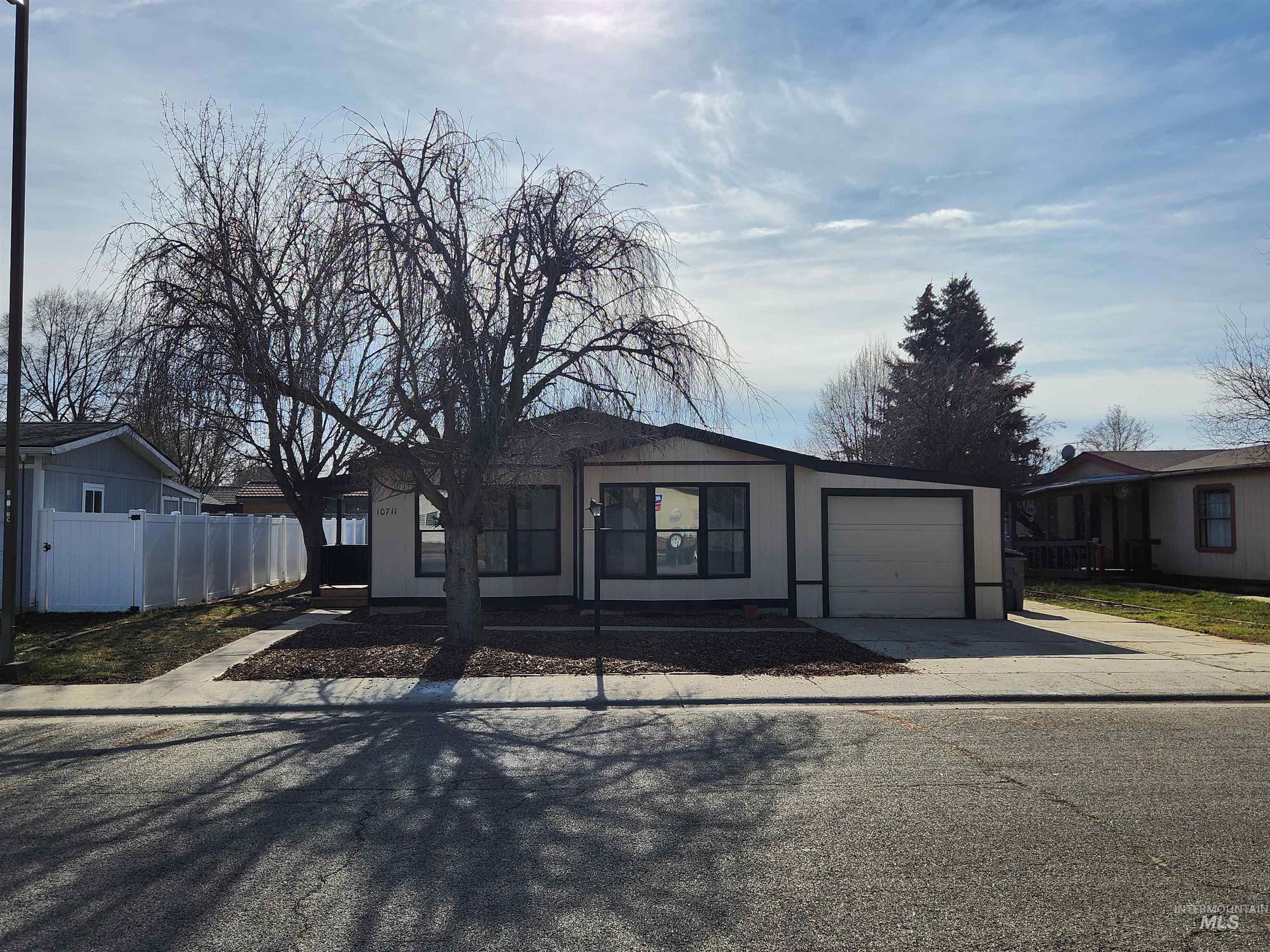10711 W Glen Ellyn Street, Boise, Idaho 83713, 2 Bedrooms, 2 Bathrooms, Residential For Sale, Price $299,900,MLS 98973519