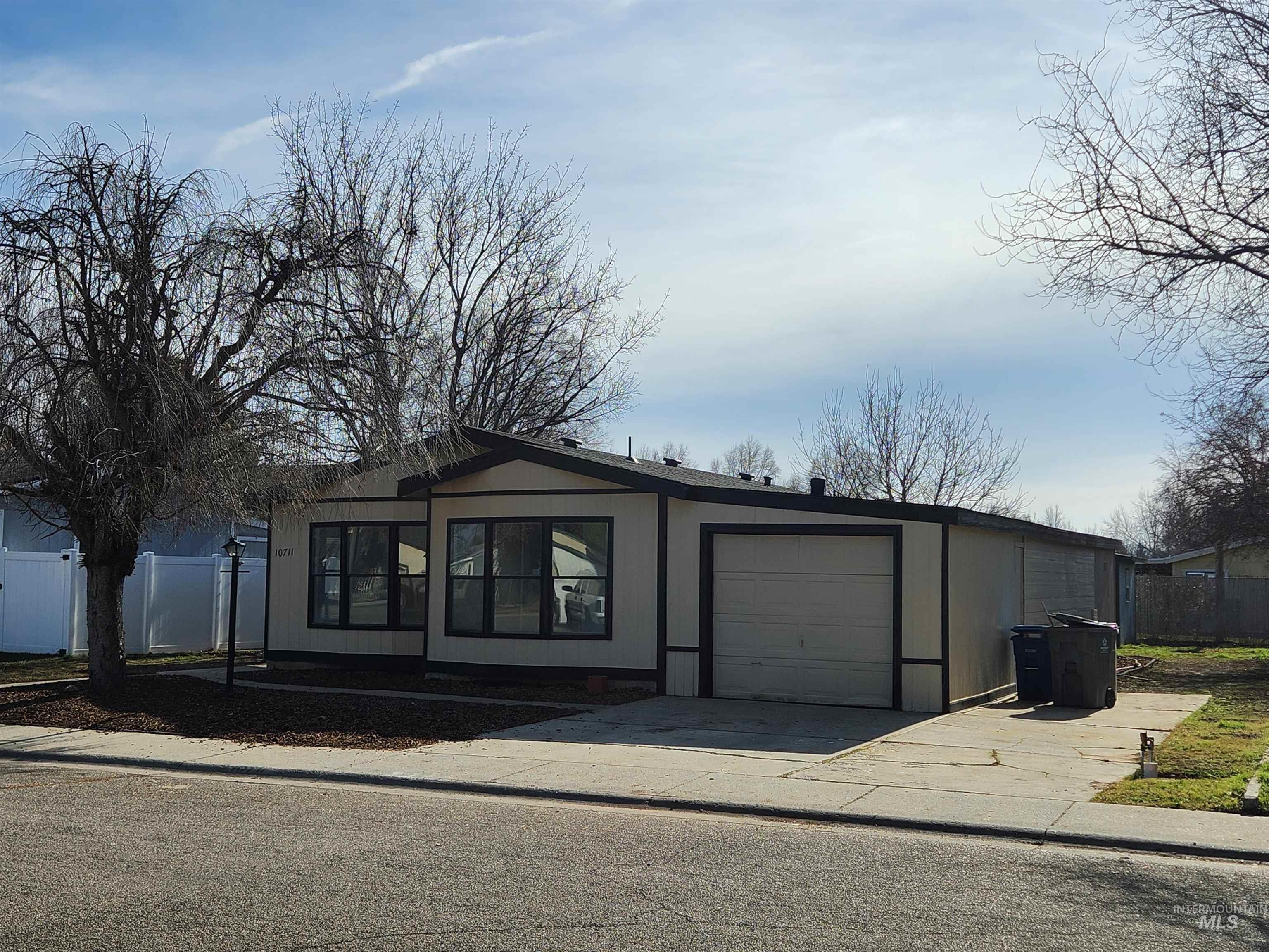 10711 W Glen Ellyn Street, Boise, Idaho 83713, 2 Bedrooms, 2 Bathrooms, Residential For Sale, Price $299,900,MLS 98973519