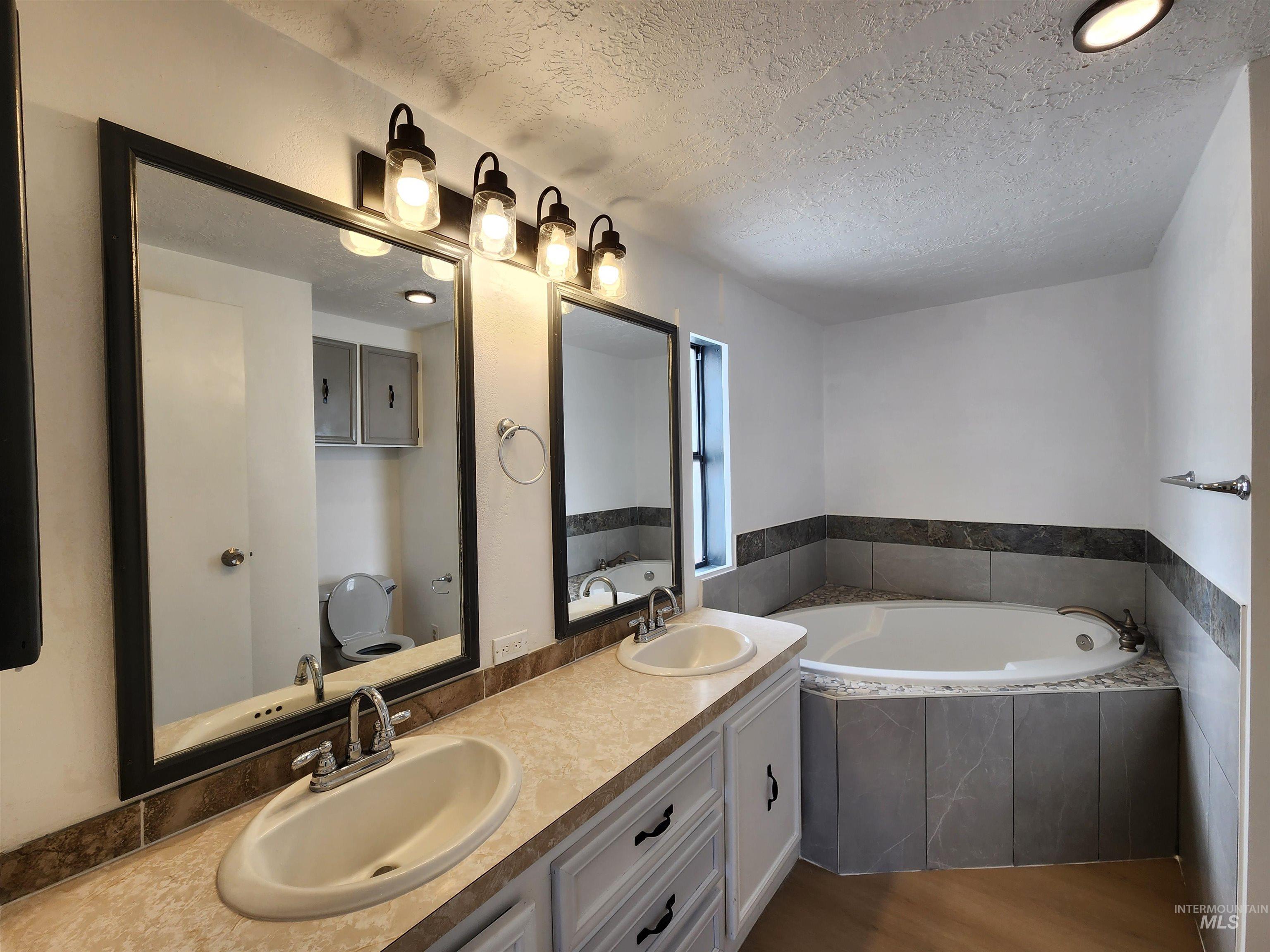 10711 W Glen Ellyn Street, Boise, Idaho 83713, 2 Bedrooms, 2 Bathrooms, Residential For Sale, Price $299,900,MLS 98973519