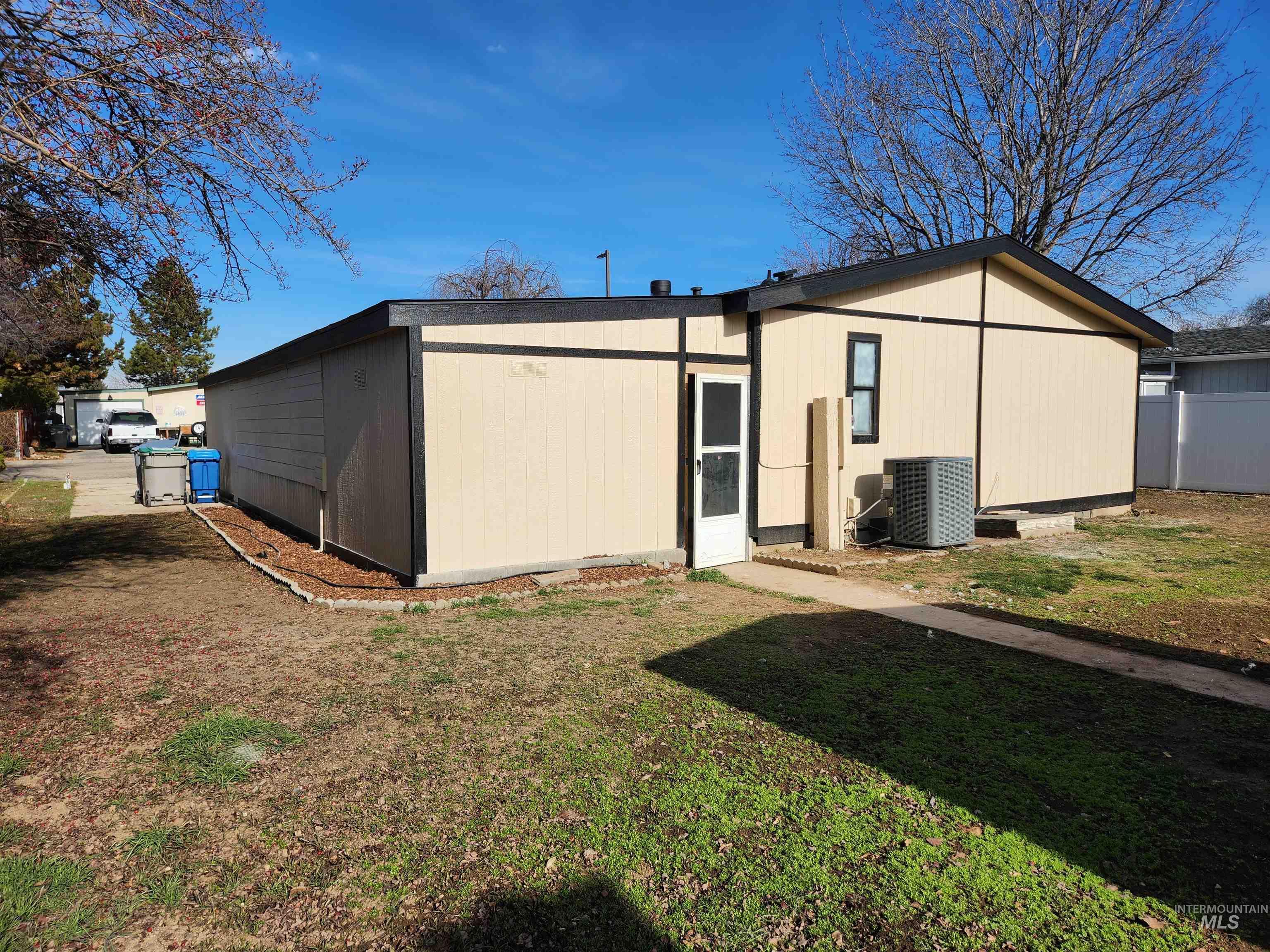 10711 W Glen Ellyn Street, Boise, Idaho 83713, 2 Bedrooms, 2 Bathrooms, Residential For Sale, Price $299,900,MLS 98973519