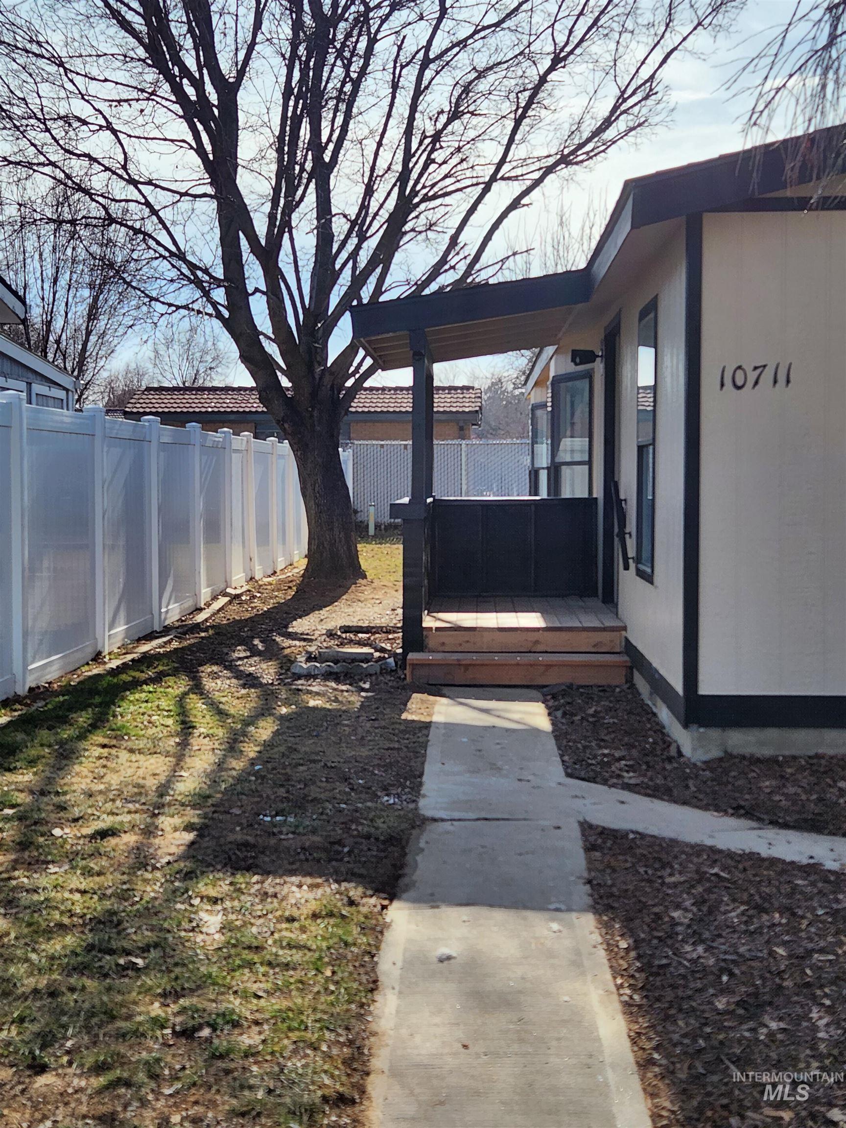 10711 W Glen Ellyn Street, Boise, Idaho 83713, 2 Bedrooms, 2 Bathrooms, Residential For Sale, Price $299,900,MLS 98973519