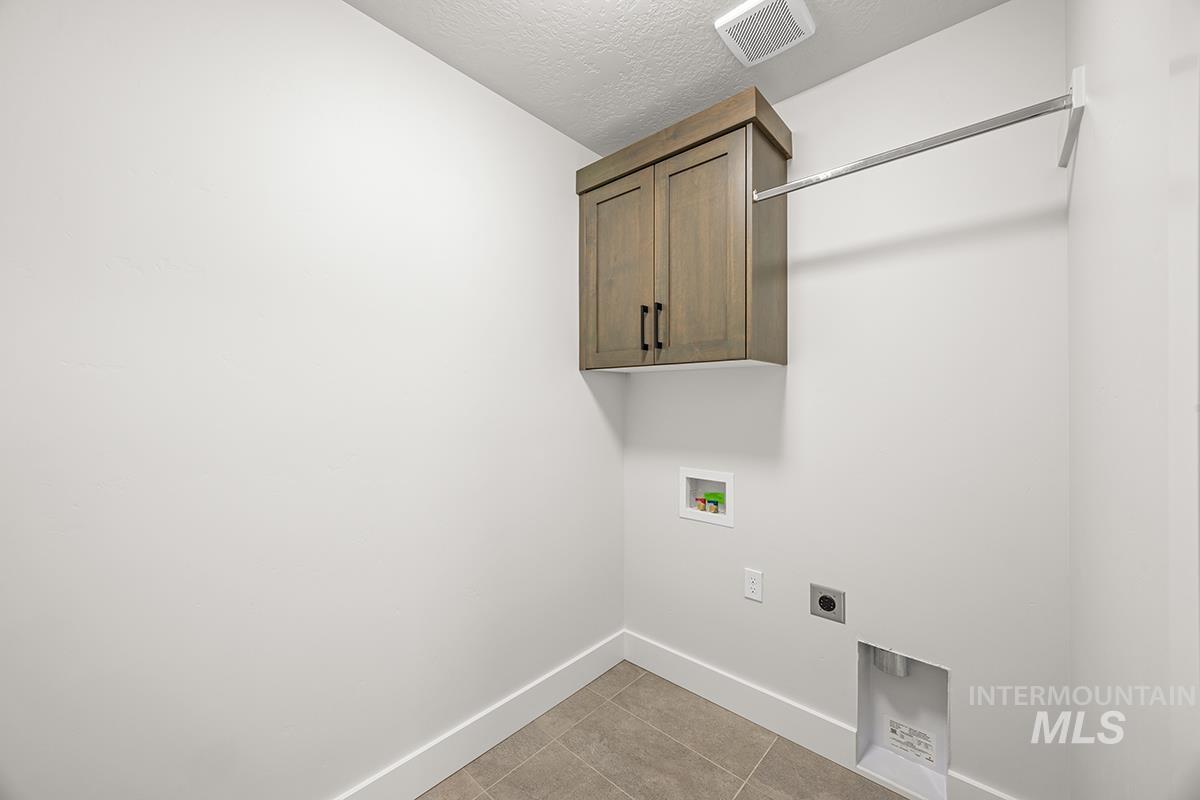 6951 S Skybreak Lane, Meridian, Idaho 83642, 3 Bedrooms, 2 Bathrooms, Residential For Sale, Price $510,800,MLS 98973522