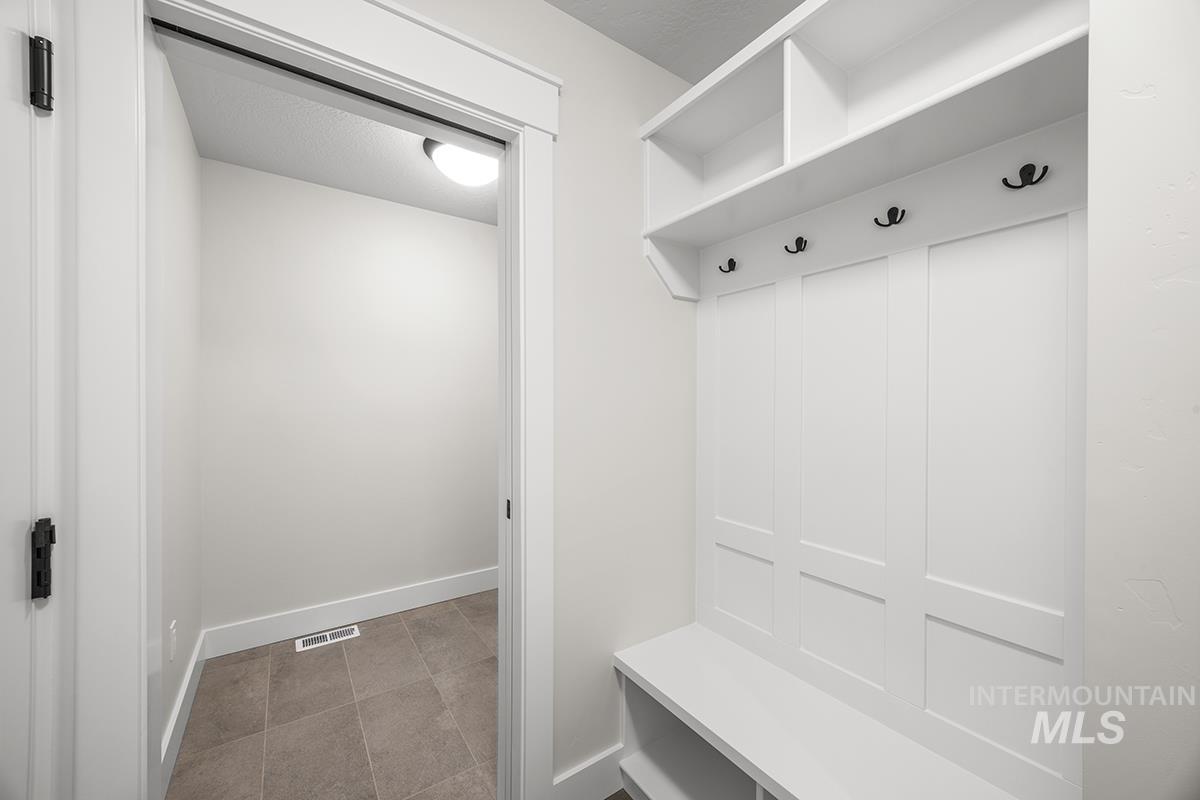 6951 S Skybreak Lane, Meridian, Idaho 83642, 3 Bedrooms, 2 Bathrooms, Residential For Sale, Price $510,800,MLS 98973522