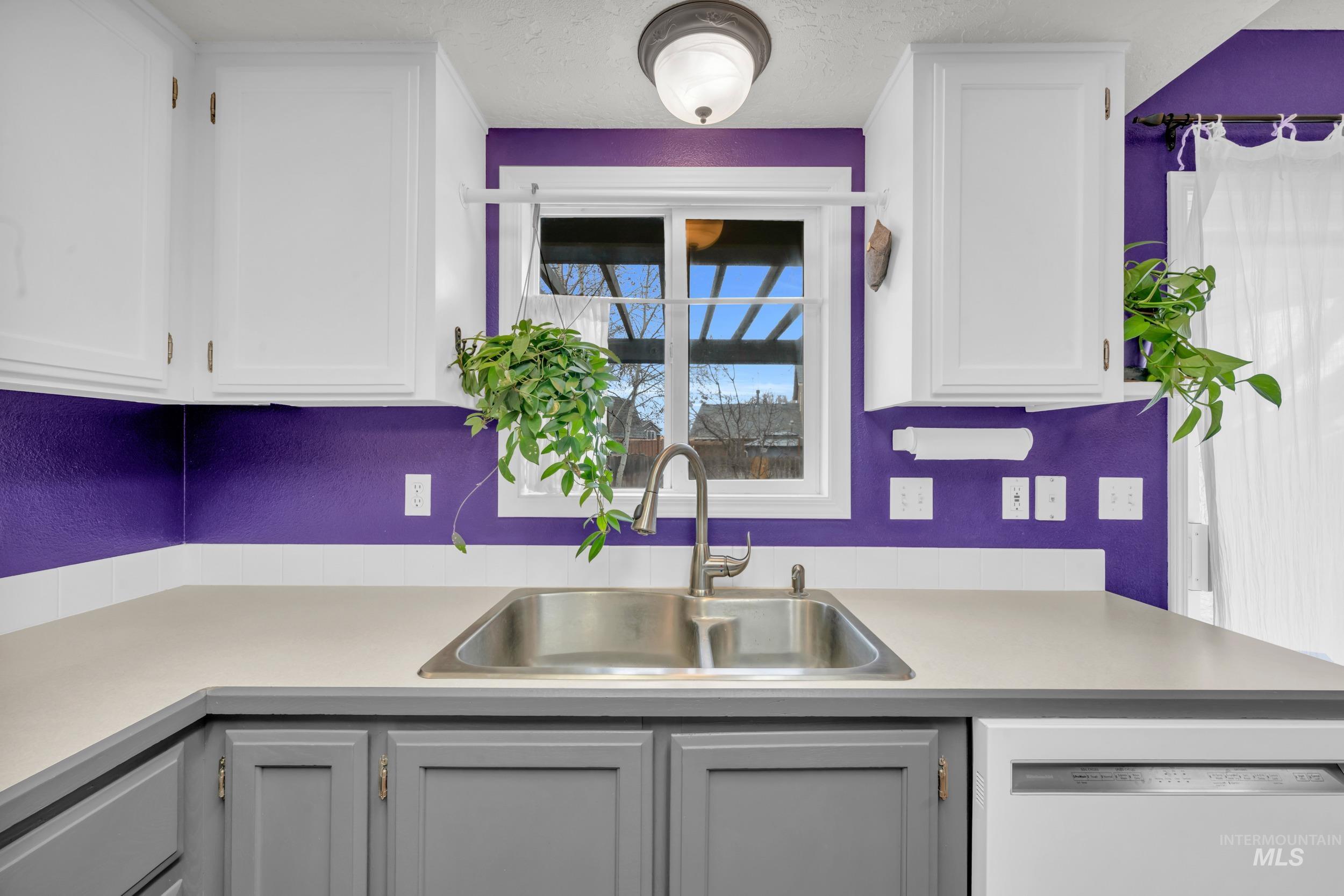 933 N Sluice Way, Kuna, Idaho 83634, 3 Bedrooms, 2 Bathrooms, Residential For Sale, Price $339,900,MLS 98973523