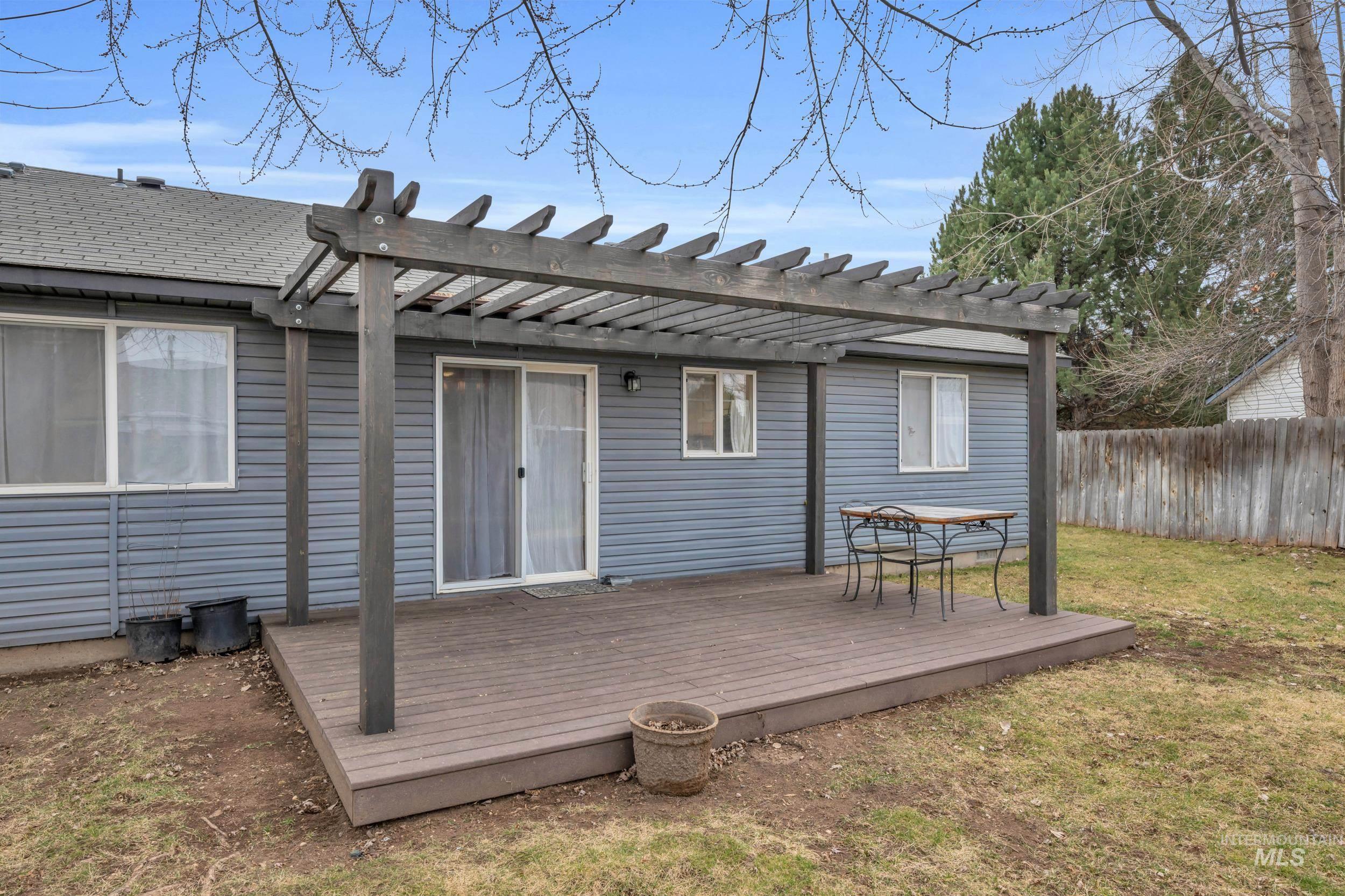 933 N Sluice Way, Kuna, Idaho 83634, 3 Bedrooms, 2 Bathrooms, Residential For Sale, Price $339,900,MLS 98973523