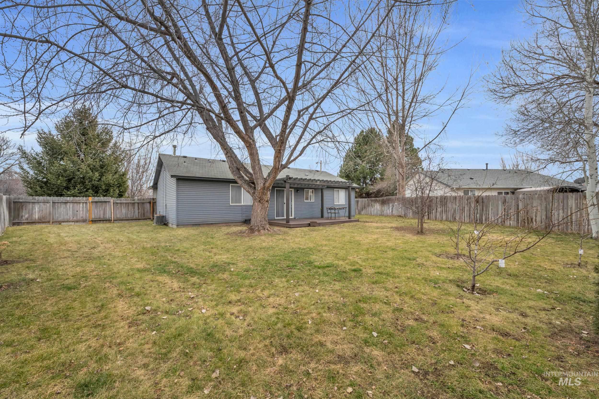 933 N Sluice Way, Kuna, Idaho 83634, 3 Bedrooms, 2 Bathrooms, Residential For Sale, Price $339,900,MLS 98973523