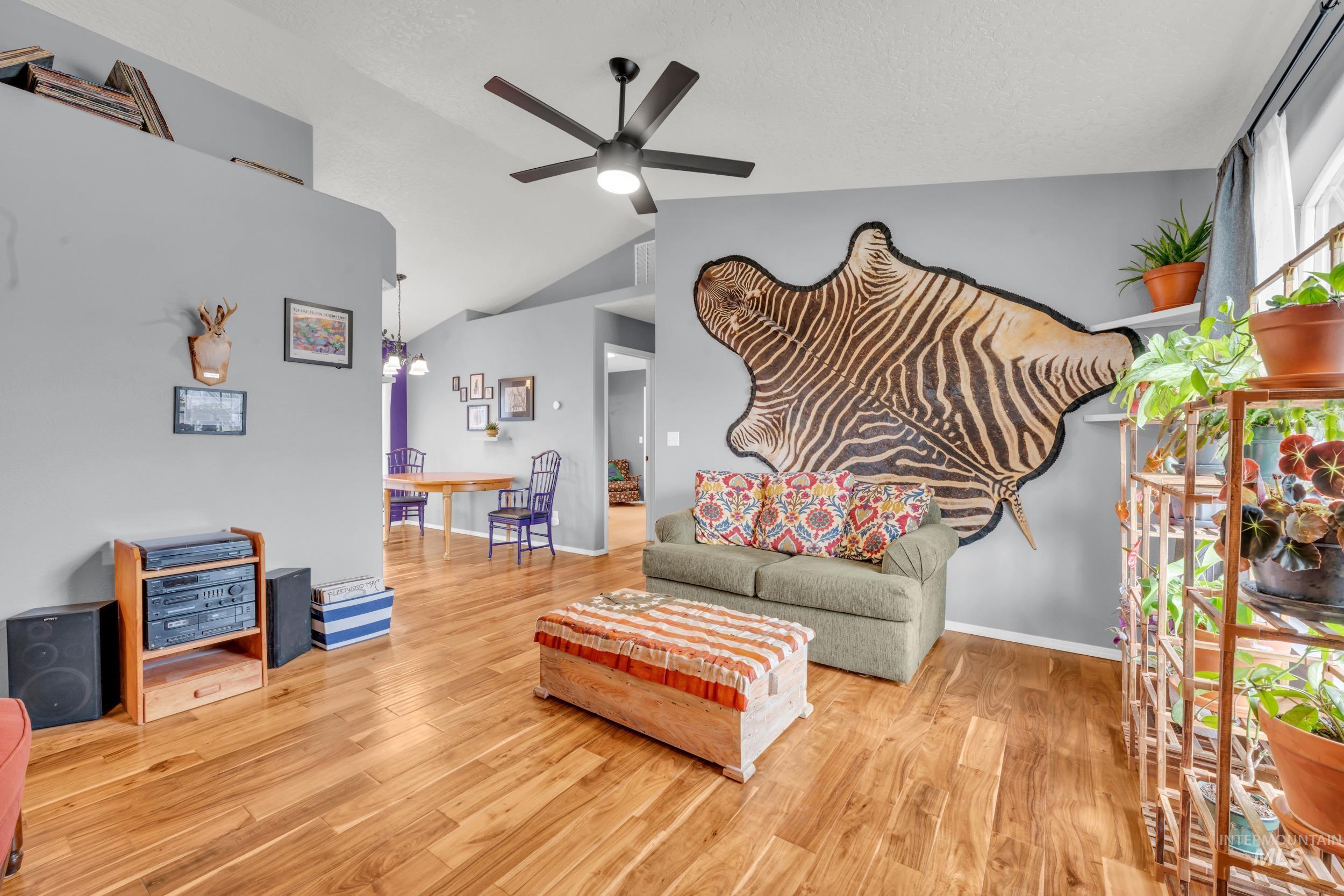 933 N Sluice Way, Kuna, Idaho 83634, 3 Bedrooms, 2 Bathrooms, Residential For Sale, Price $339,900,MLS 98973523