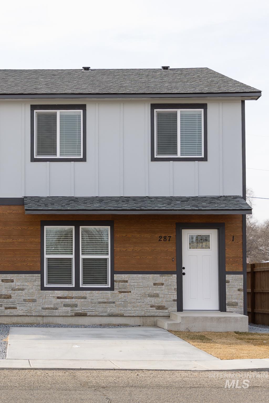 287 SW 6th St #1, Ontario, Oregon 97914, 4 Bedrooms, 2.5 Bathrooms, Rental For Rent, Price $1,995,MLS 98973526