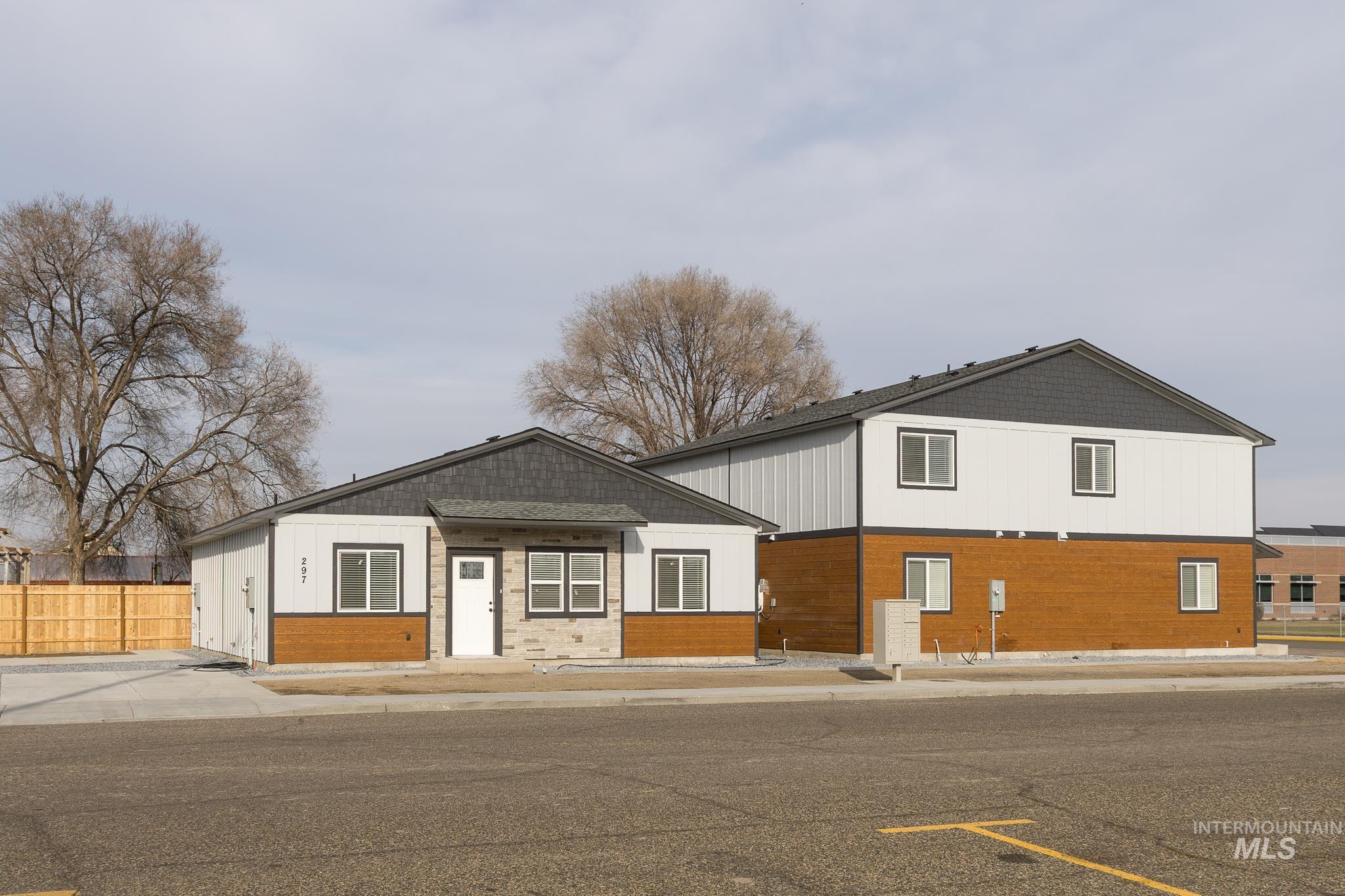 287 SW 6th St #2, Ontario, Oregon 97914, 2 Bedrooms, 1 Bathroom, Rental For Rent, Price $1,495,MLS 98973529