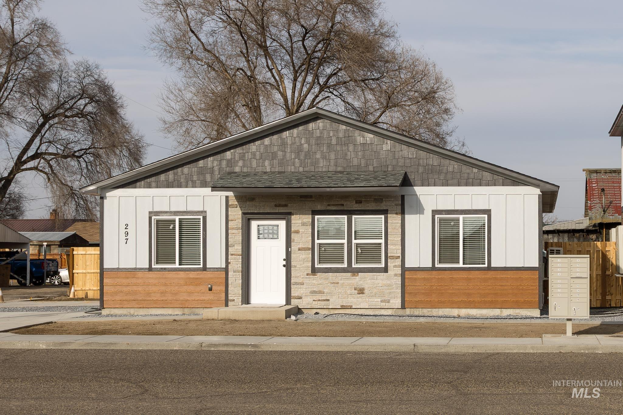 297 SW 6th St #2, Ontario, Oregon 97914, 2 Bedrooms, 1 Bathroom, Rental For Rent, Price $1,495,MLS 98973531