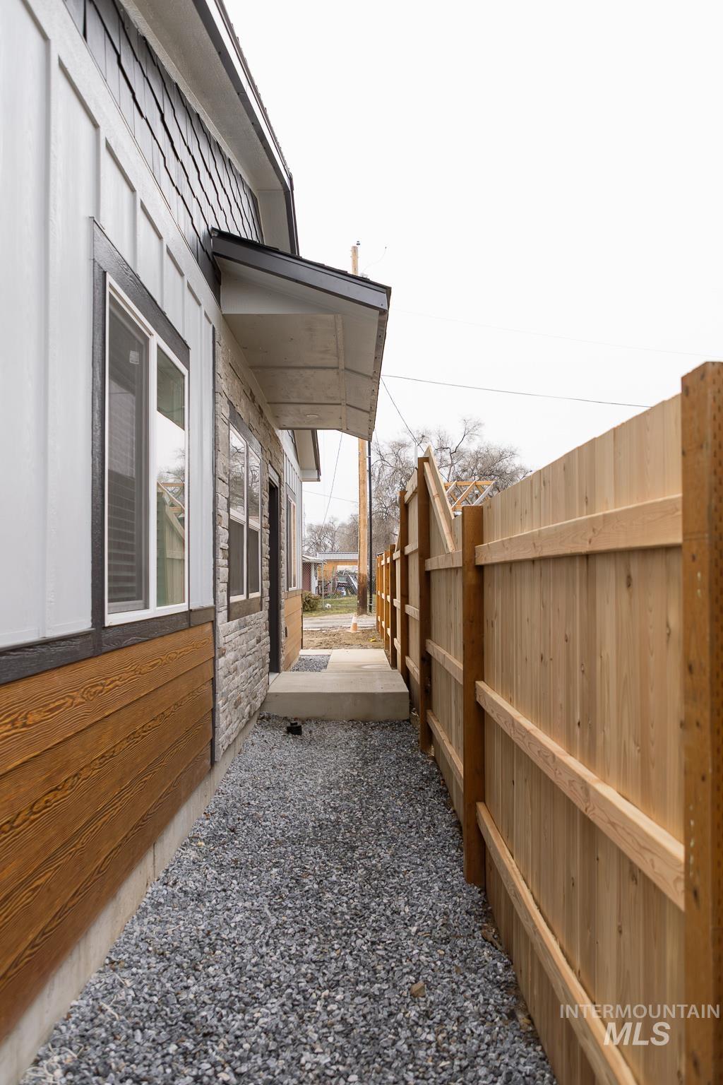 297 SW 6th St #2, Ontario, Oregon 97914, 2 Bedrooms, 1 Bathroom, Rental For Rent, Price $1,495,MLS 98973531