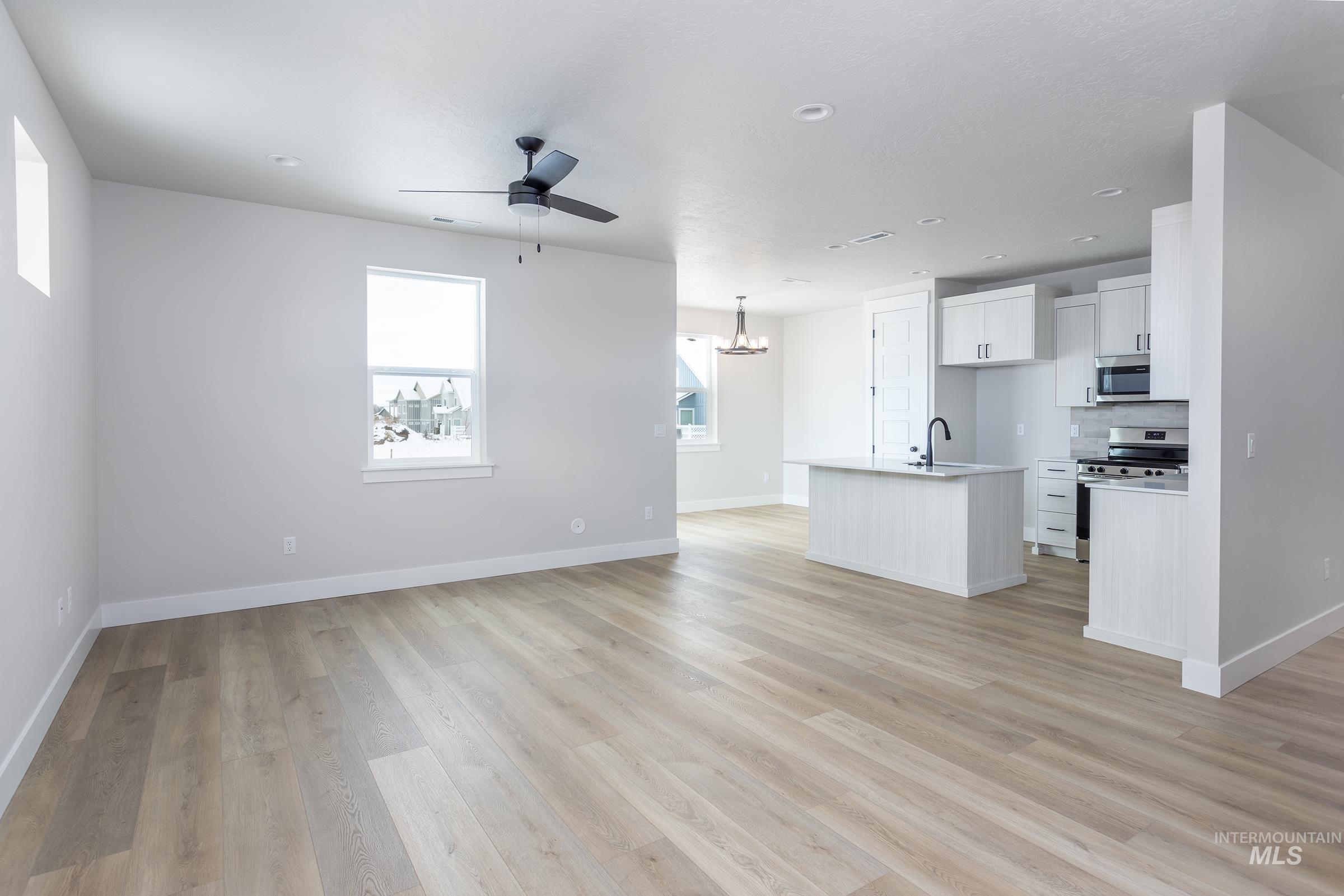 980 E Odyssey St, Kuna, Idaho 83634, 2 Bedrooms, 2.5 Bathrooms, Residential For Sale, Price $374,900,MLS 98973533