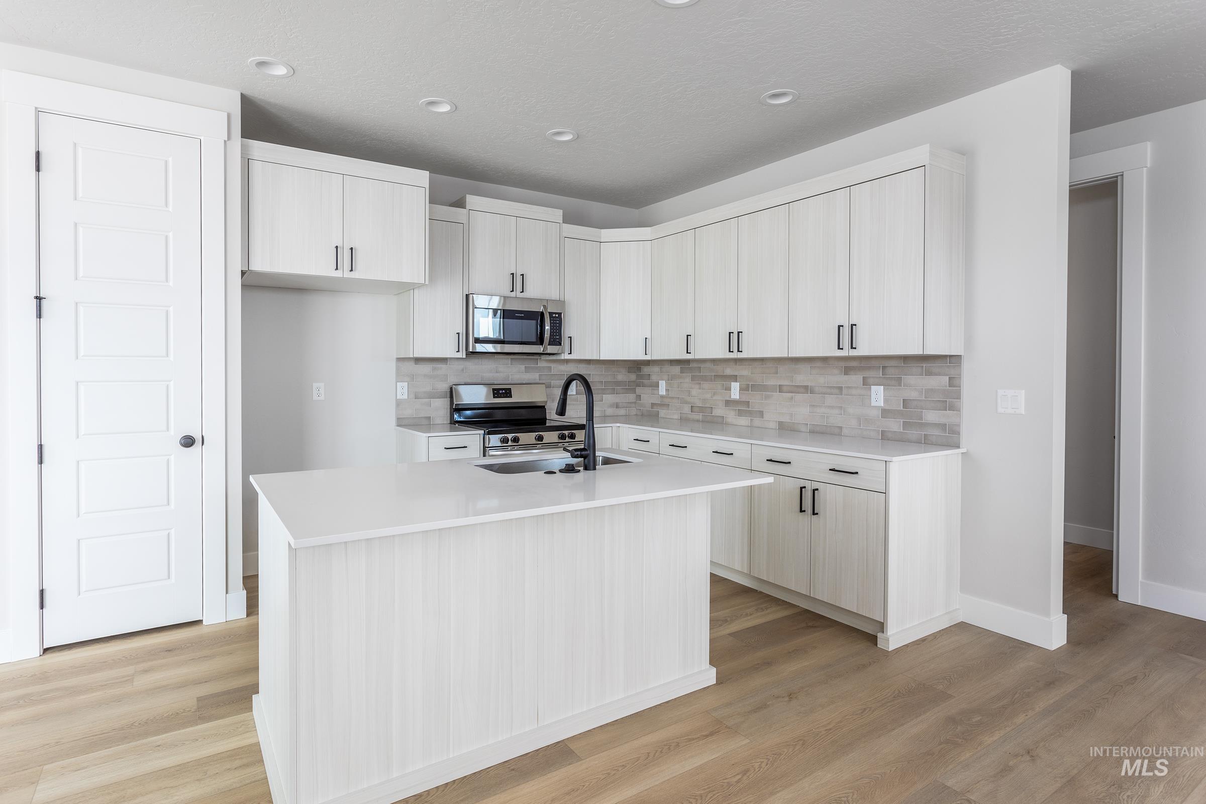 980 E Odyssey St, Kuna, Idaho 83634, 2 Bedrooms, 2.5 Bathrooms, Residential For Sale, Price $374,900,MLS 98973533