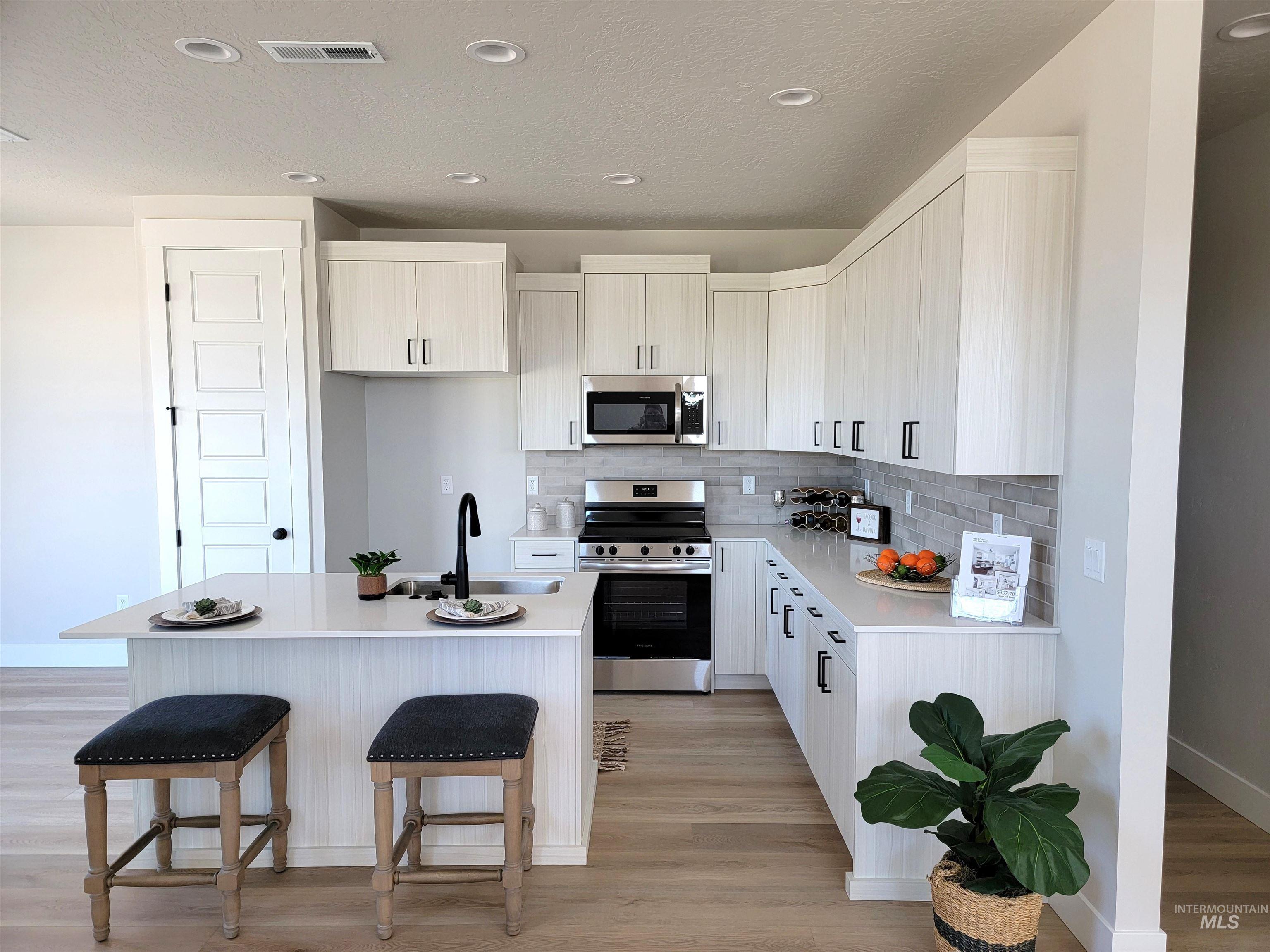 980 E Odyssey St, Kuna, Idaho 83634, 2 Bedrooms, 2.5 Bathrooms, Residential For Sale, Price $374,900,MLS 98973533