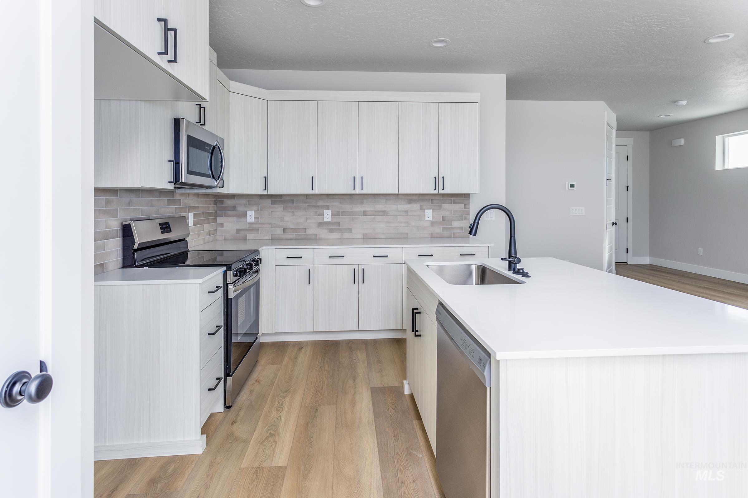 980 E Odyssey St, Kuna, Idaho 83634, 2 Bedrooms, 2.5 Bathrooms, Residential For Sale, Price $374,900,MLS 98973533