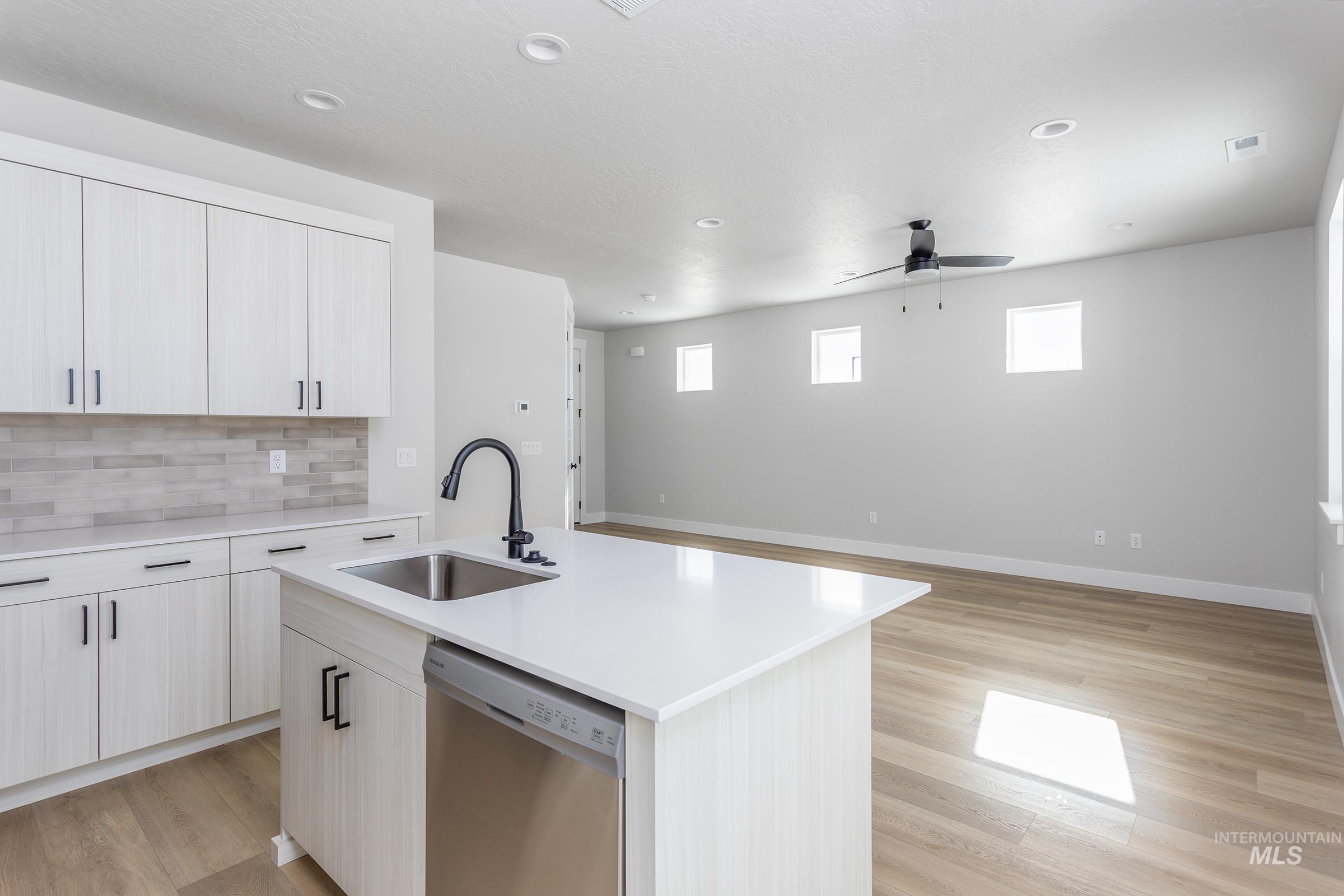 980 E Odyssey St, Kuna, Idaho 83634, 2 Bedrooms, 2.5 Bathrooms, Residential For Sale, Price $374,900,MLS 98973533