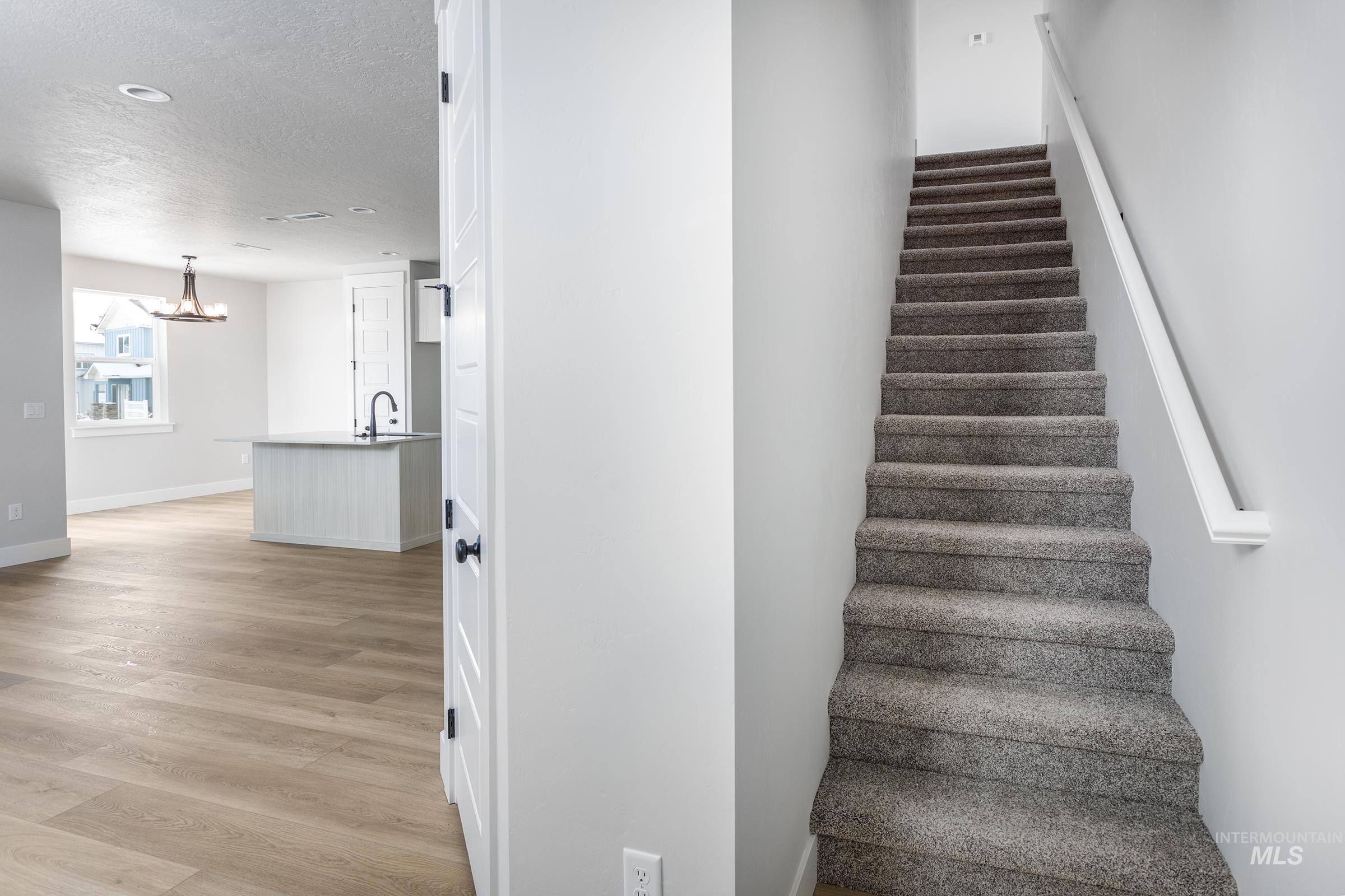 980 E Odyssey St, Kuna, Idaho 83634, 2 Bedrooms, 2.5 Bathrooms, Residential For Sale, Price $374,900,MLS 98973533