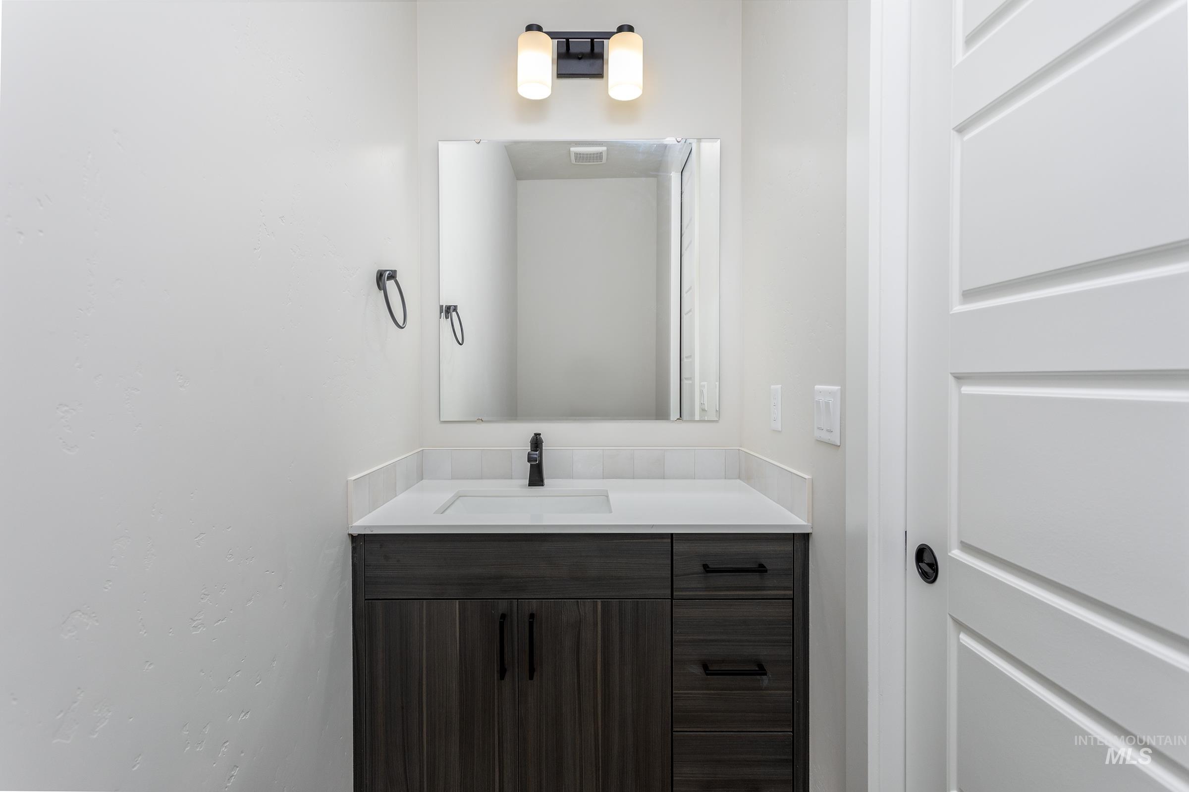 974 E Odyssey St, Kuna, Idaho 83634, 2 Bedrooms, 2.5 Bathrooms, Residential For Sale, Price $374,200,MLS 98973536