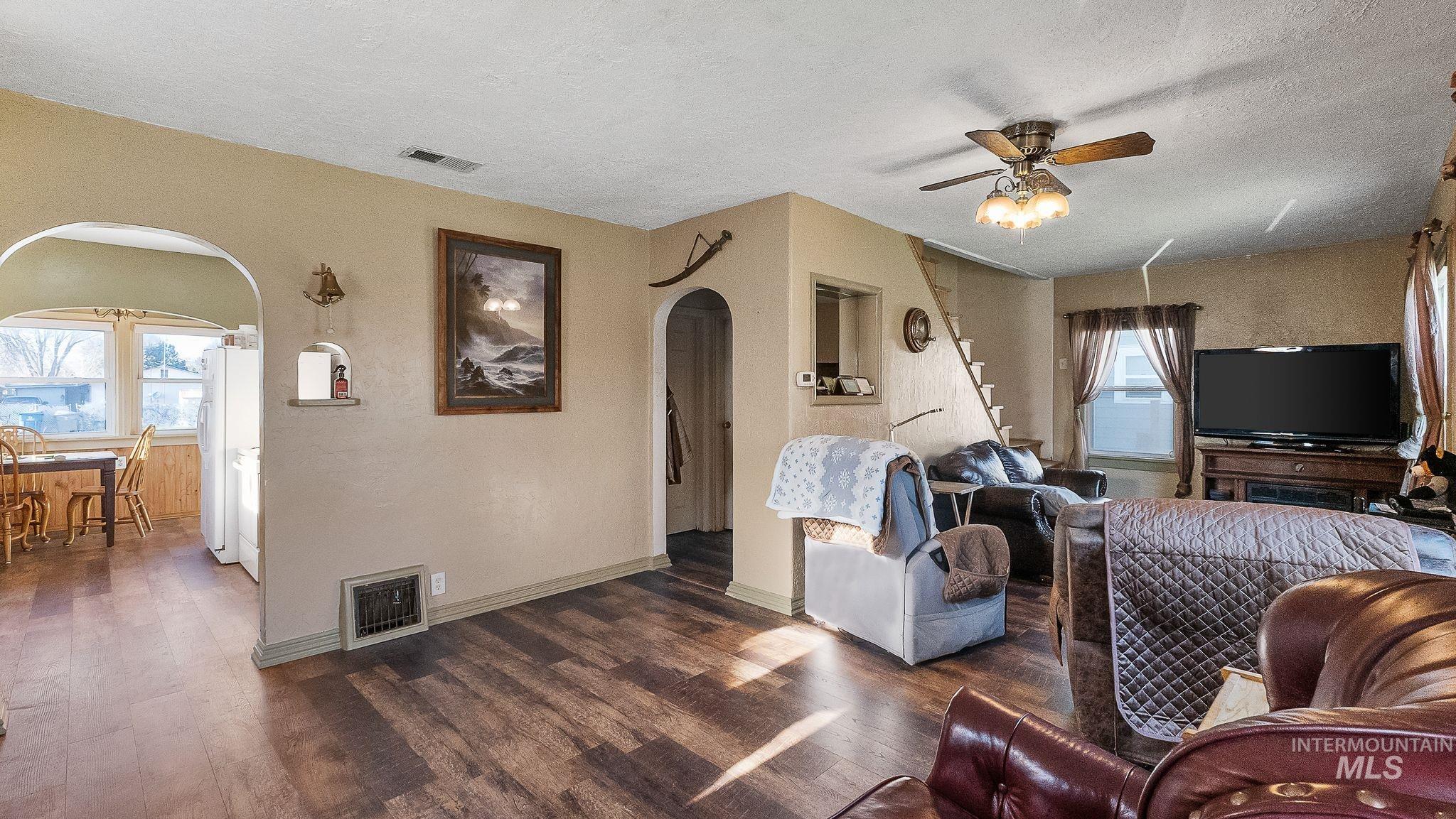 1111 11Th Ave S, Nampa, Idaho 83651-4515, 3 Bedrooms, 1.5 Bathrooms, Residential For Sale, Price $299,900,MLS 98973538