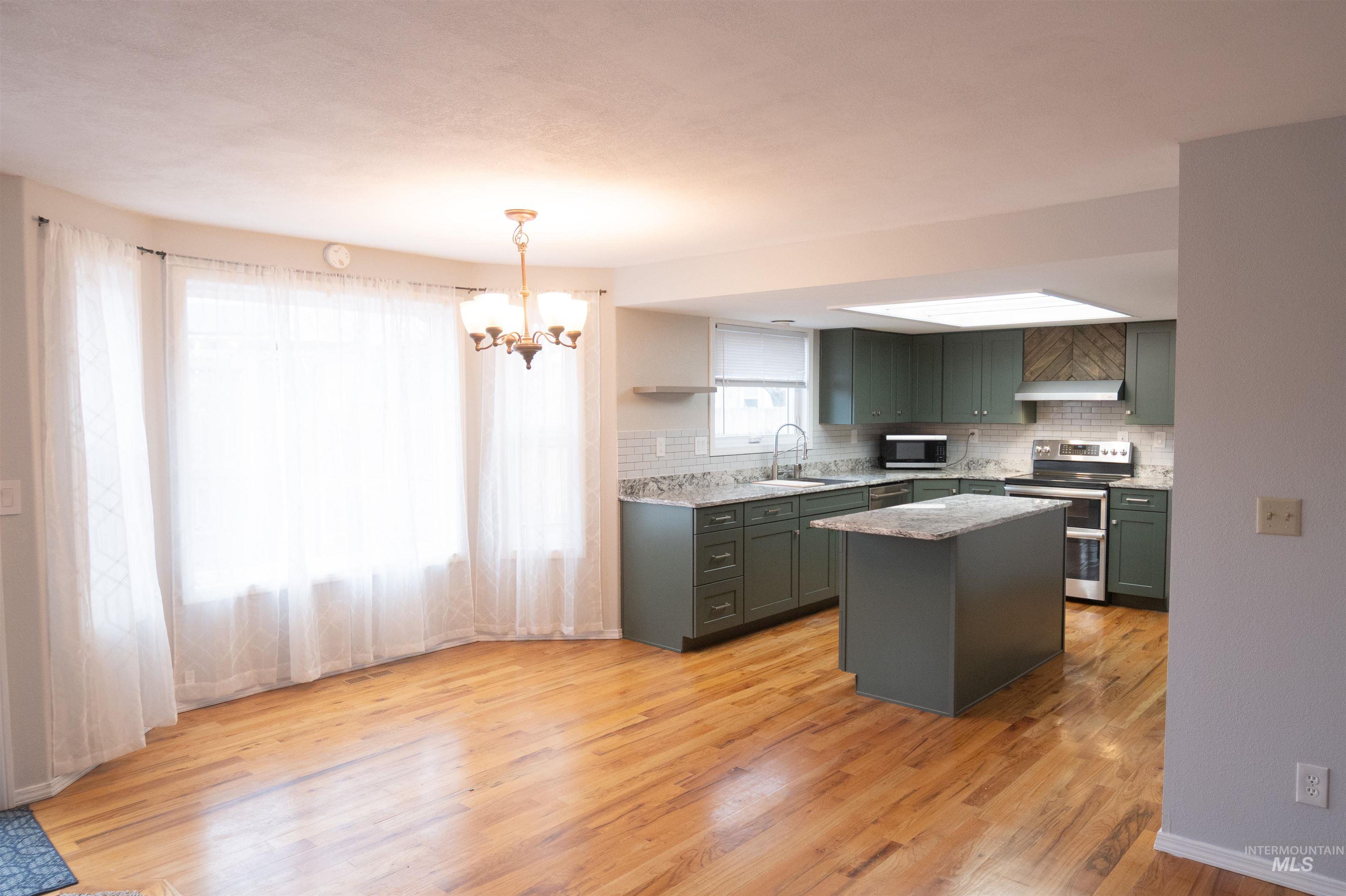 1715 Queens Ct, Mountain Home, Idaho 83647, 4 Bedrooms, 2.5 Bathrooms, Residential For Sale, Price $430,000,MLS 98973539