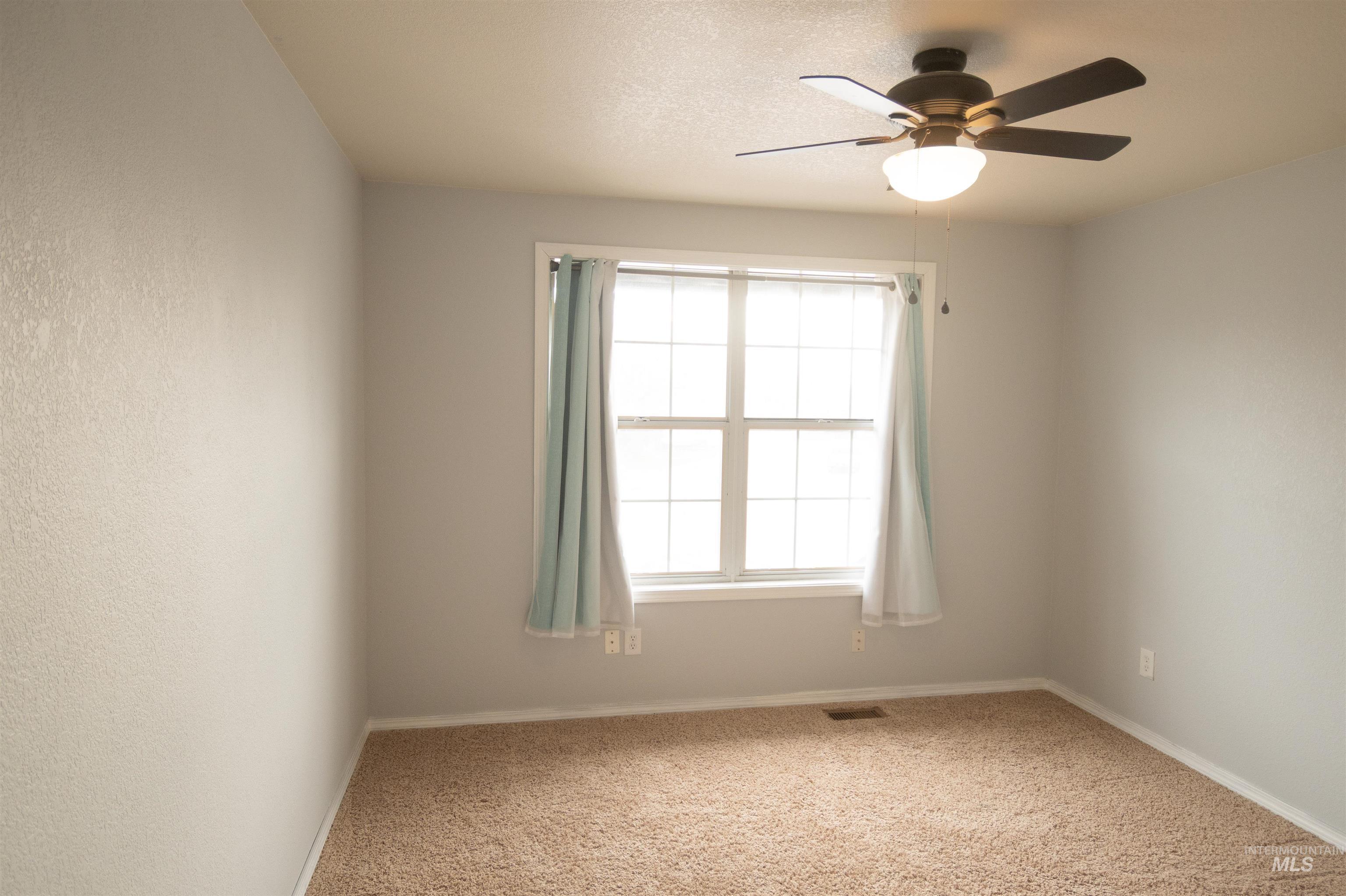 1715 Queens Ct, Mountain Home, Idaho 83647, 4 Bedrooms, 2.5 Bathrooms, Residential For Sale, Price $430,000,MLS 98973539