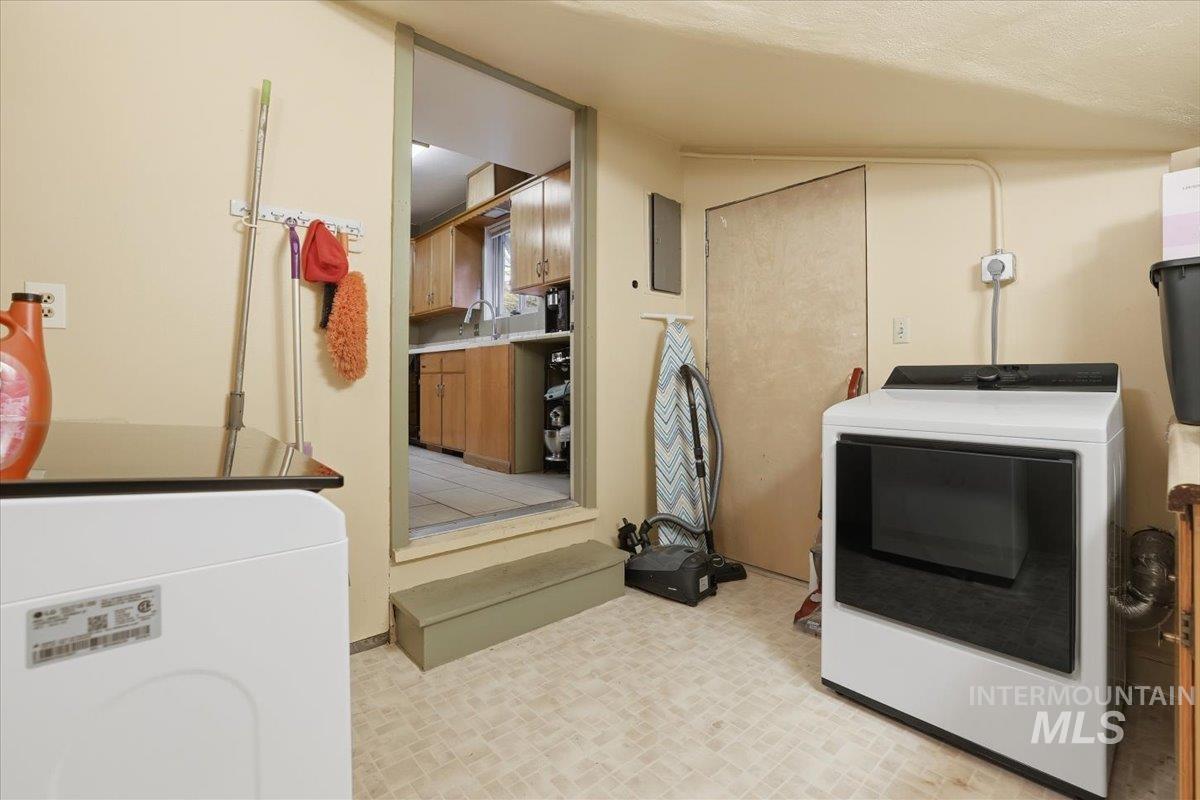 4521 W Kootenai St., Boise, Idaho 83705, 3 Bedrooms, 1.5 Bathrooms, Residential For Sale, Price $420,000,MLS 98973540