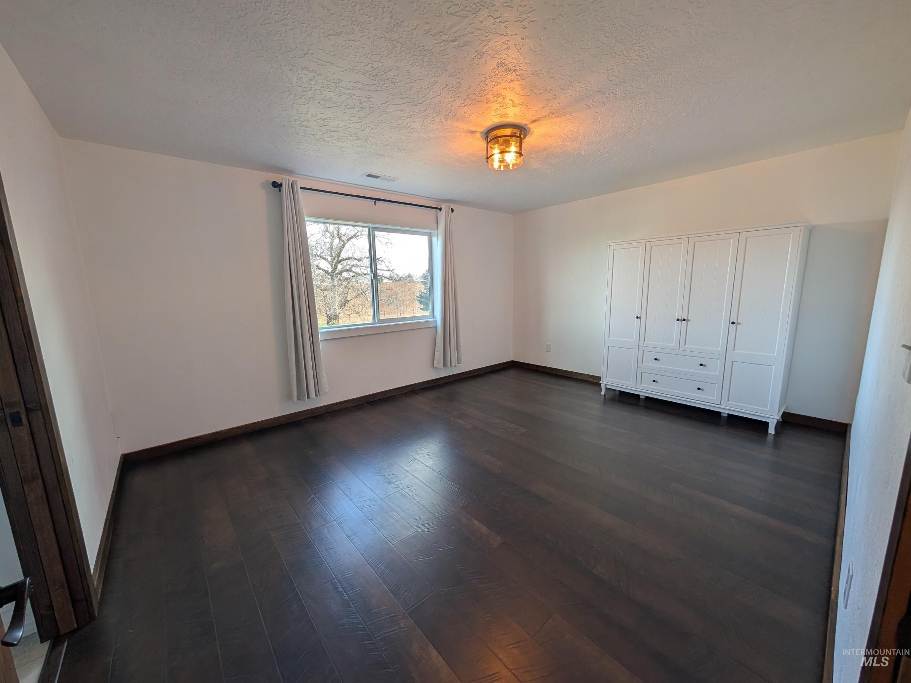 1330 Birch Avenue, Lewiston, Idaho 83501-5720, 2 Bedrooms, 2 Bathrooms, Residential For Sale, Price $424,000,MLS 98973546