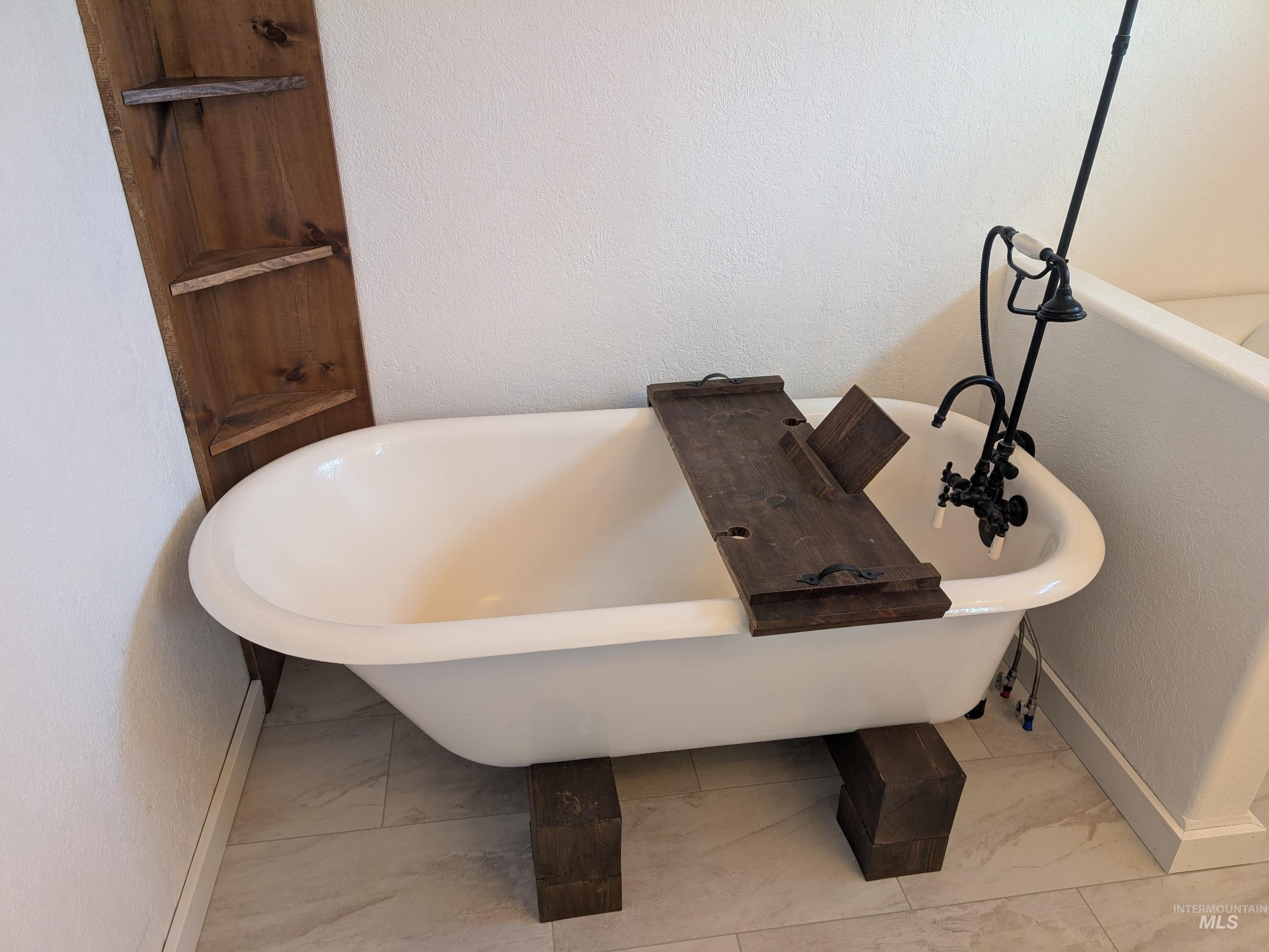 1330 Birch Avenue, Lewiston, Idaho 83501-5720, 2 Bedrooms, 2 Bathrooms, Residential For Sale, Price $424,000,MLS 98973546