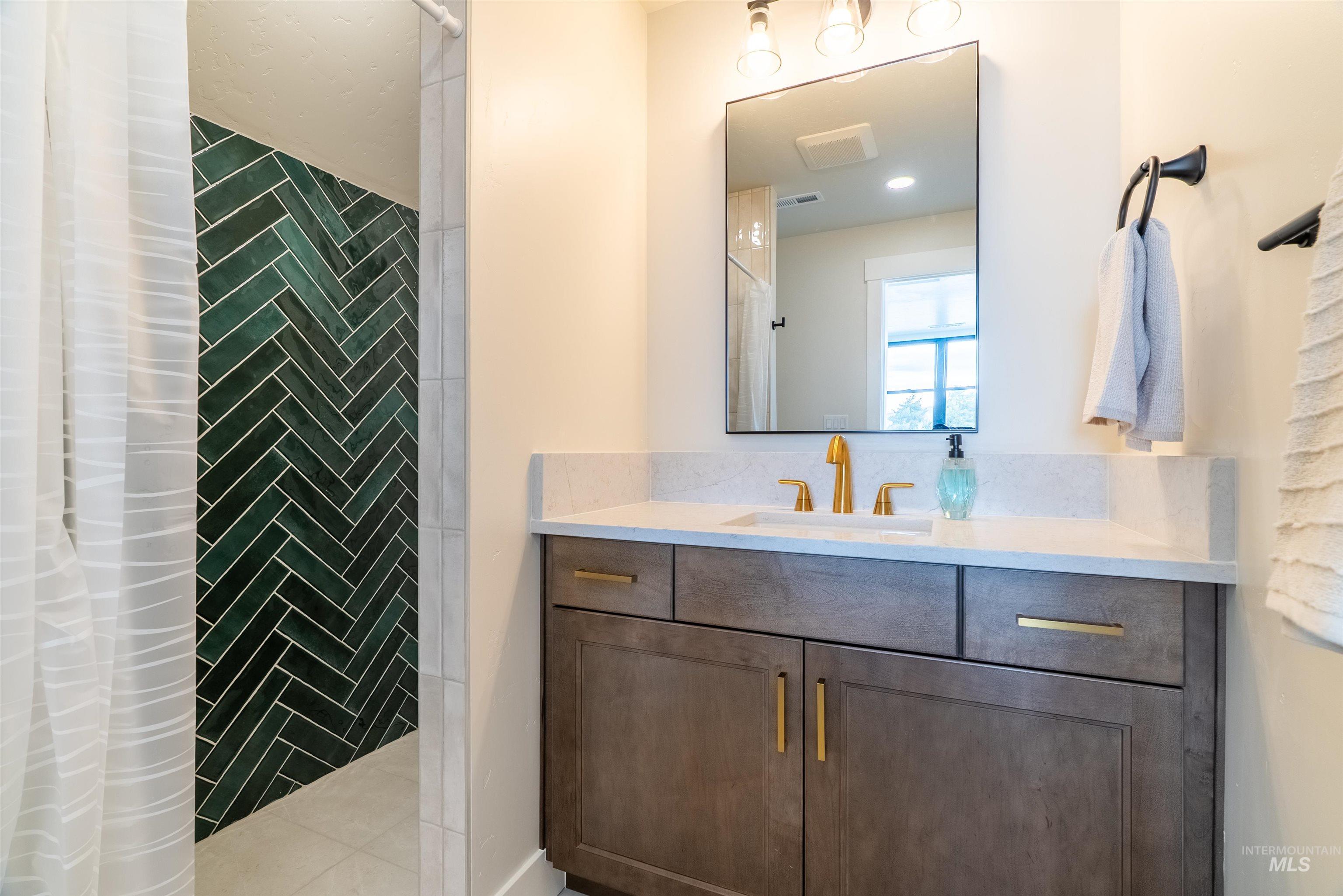 13901 Sky View Ct, McCall, Idaho 83638, 5 Bedrooms, 3 Bathrooms, Residential For Sale, Price $1,175,000,MLS 98973555