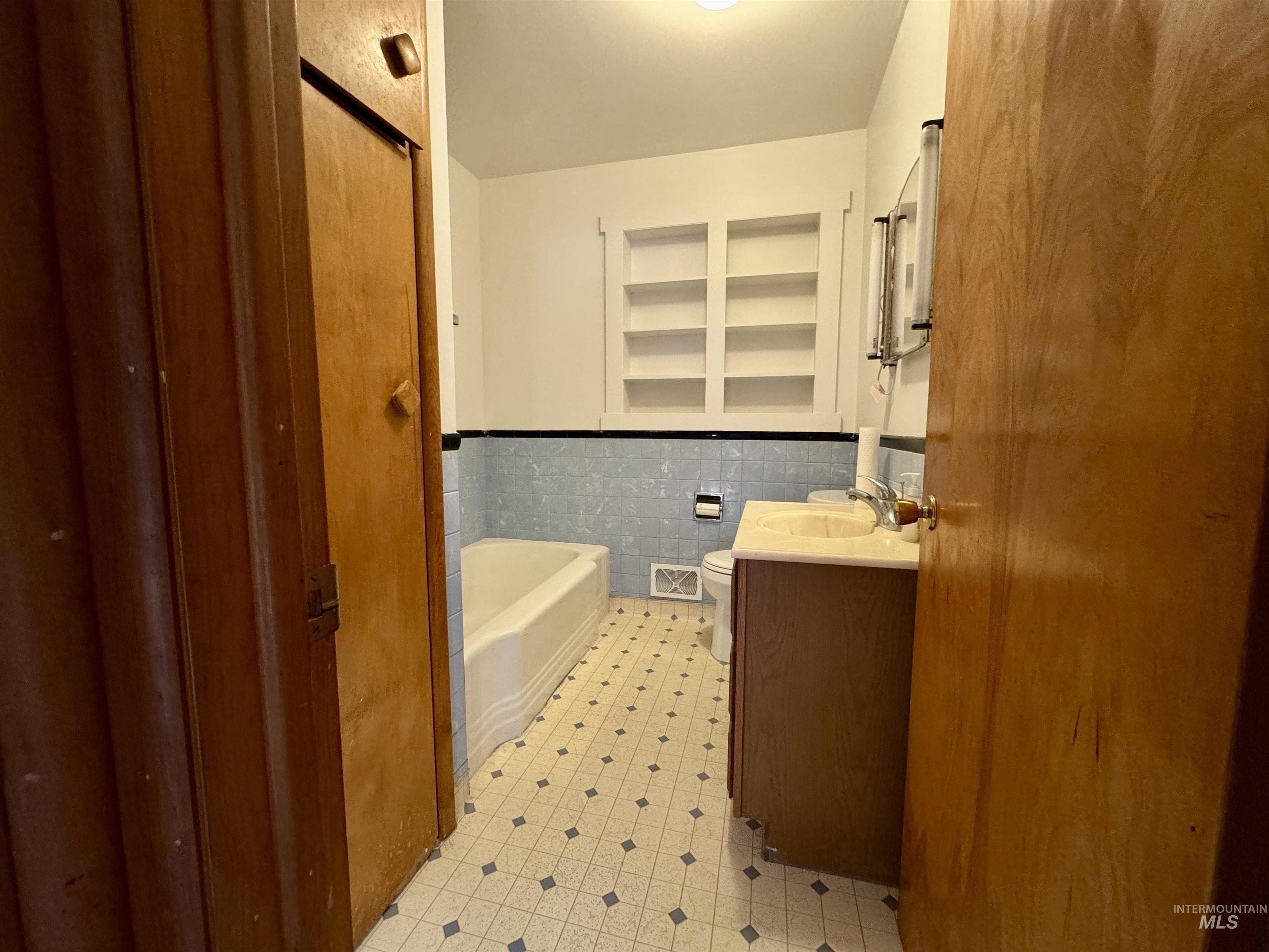 3989 N 2250 E, Filer, Idaho 83328, 3 Bedrooms, 2 Bathrooms, Residential For Sale, Price $537,000,MLS 98973556