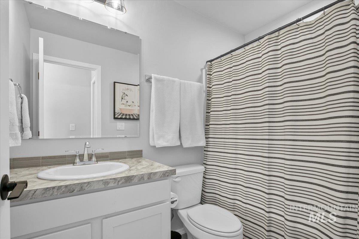 13520 Farwell St, Caldwell, Idaho 83607, 3 Bedrooms, 2.5 Bathrooms, Residential For Sale, Price $386,900,MLS 98973557