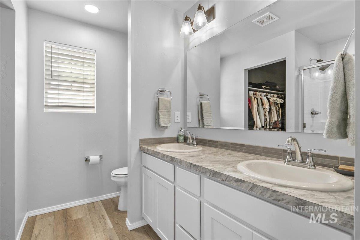 13520 Farwell St, Caldwell, Idaho 83607, 3 Bedrooms, 2.5 Bathrooms, Residential For Sale, Price $386,900,MLS 98973557