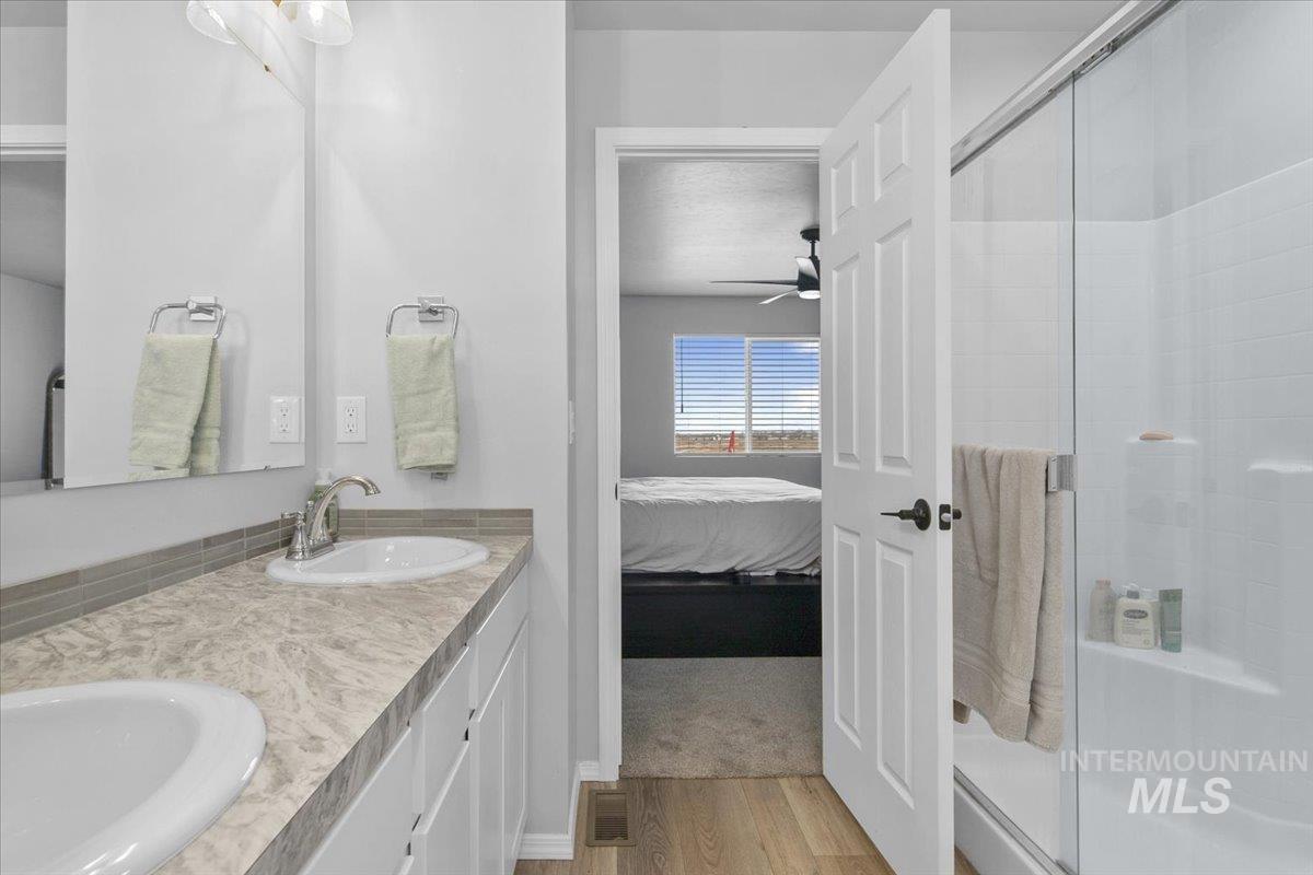 13520 Farwell St, Caldwell, Idaho 83607, 3 Bedrooms, 2.5 Bathrooms, Residential For Sale, Price $386,900,MLS 98973557