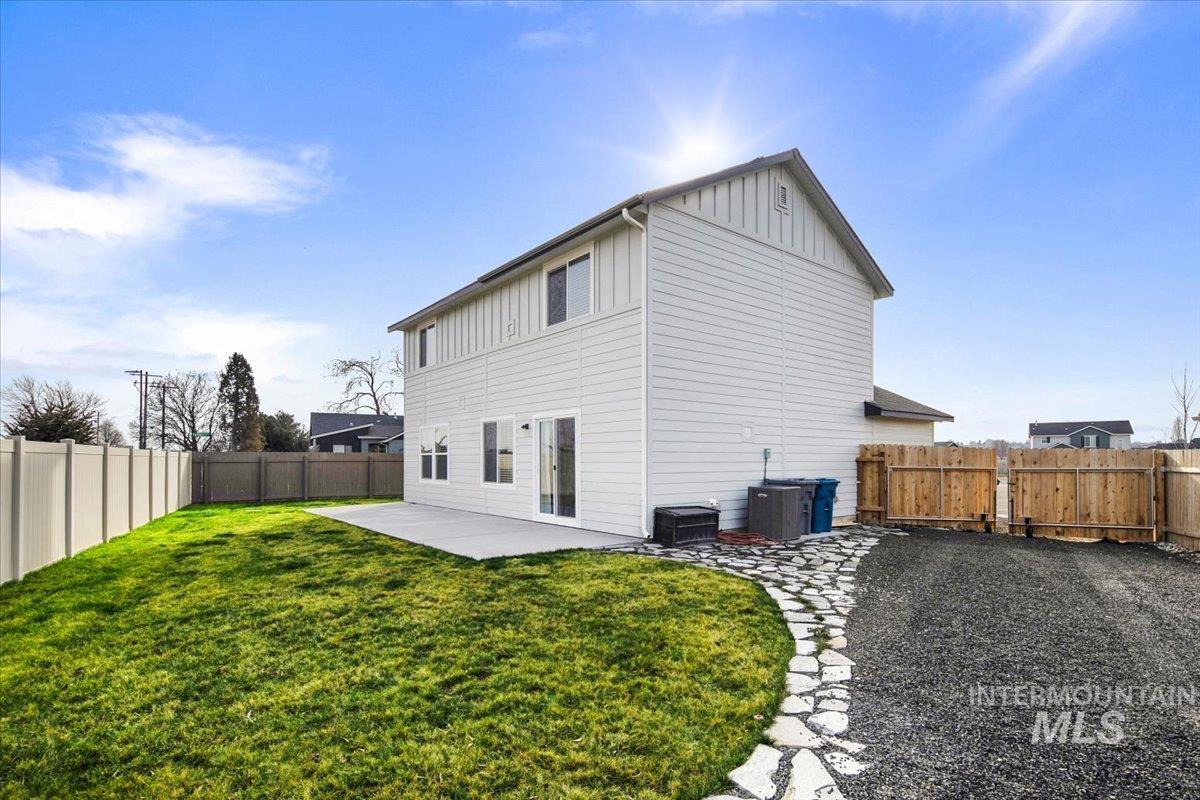 13520 Farwell St, Caldwell, Idaho 83607, 3 Bedrooms, 2.5 Bathrooms, Residential For Sale, Price $386,900,MLS 98973557