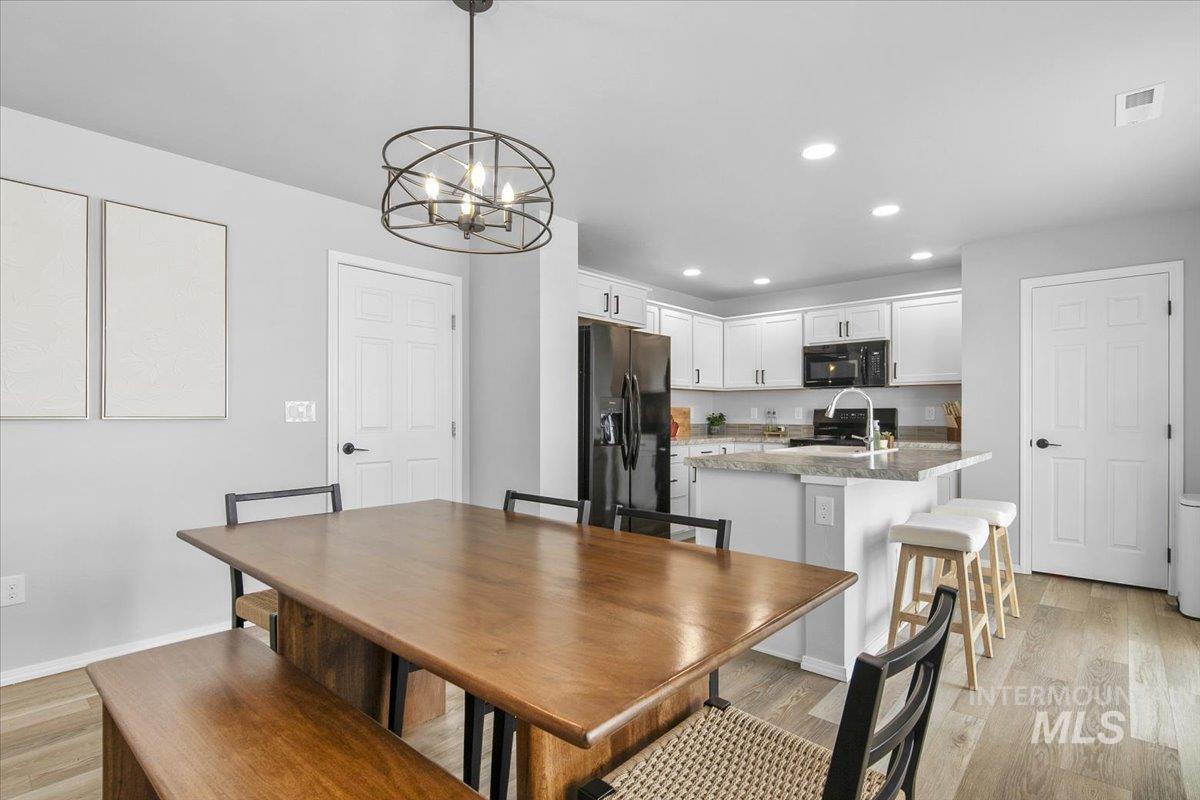 13520 Farwell St, Caldwell, Idaho 83607, 3 Bedrooms, 2.5 Bathrooms, Residential For Sale, Price $386,900,MLS 98973557