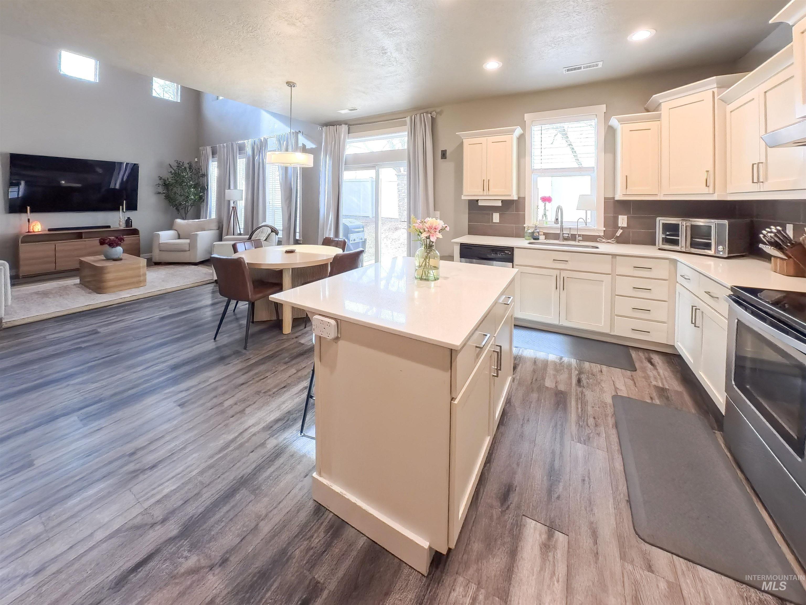 347 S Truss Lane, Meridian, Idaho 83642, 3 Bedrooms, 2.5 Bathrooms, Residential For Sale, Price $485,000,MLS 98973559