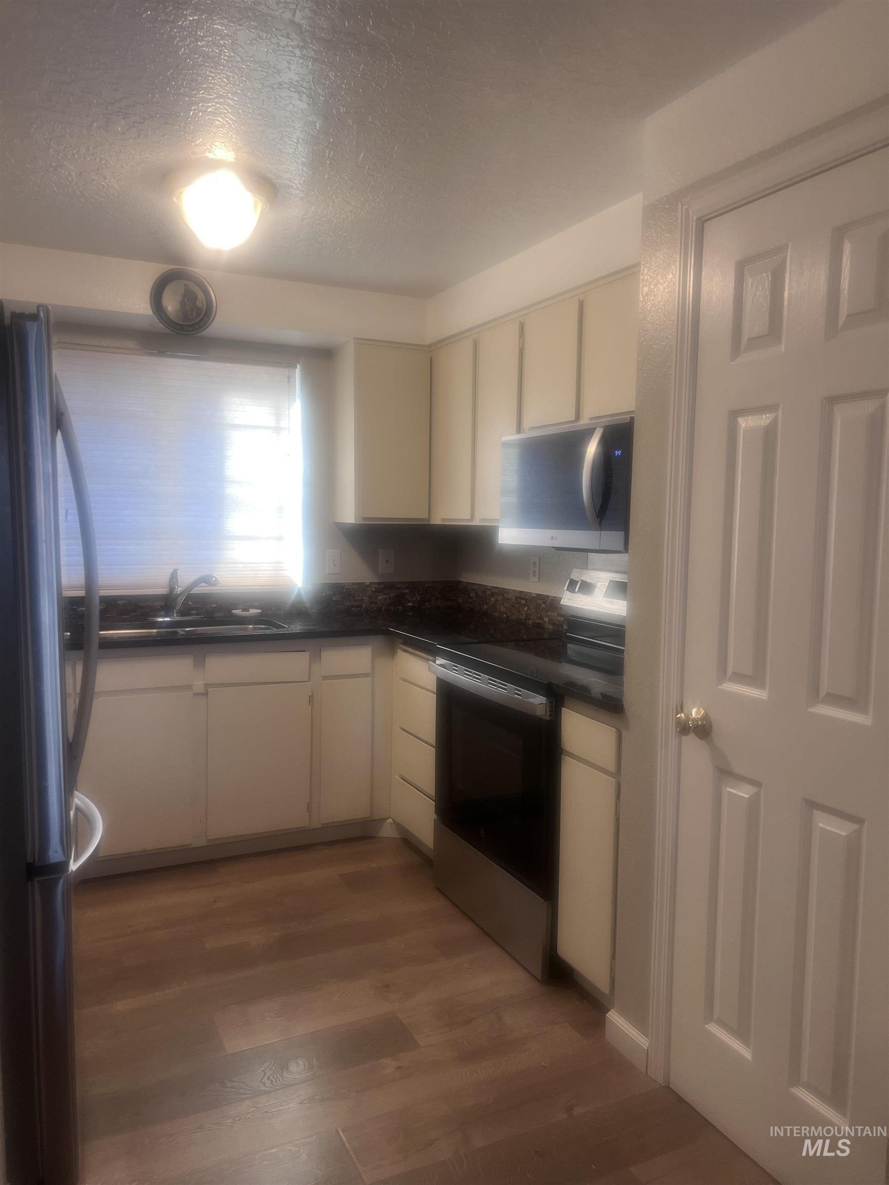 6452 W Douglas, Boise, Idaho 83704-9229, 2 Bedrooms, 1 Bathroom, Residential For Sale, Price $289,900,MLS 98973564