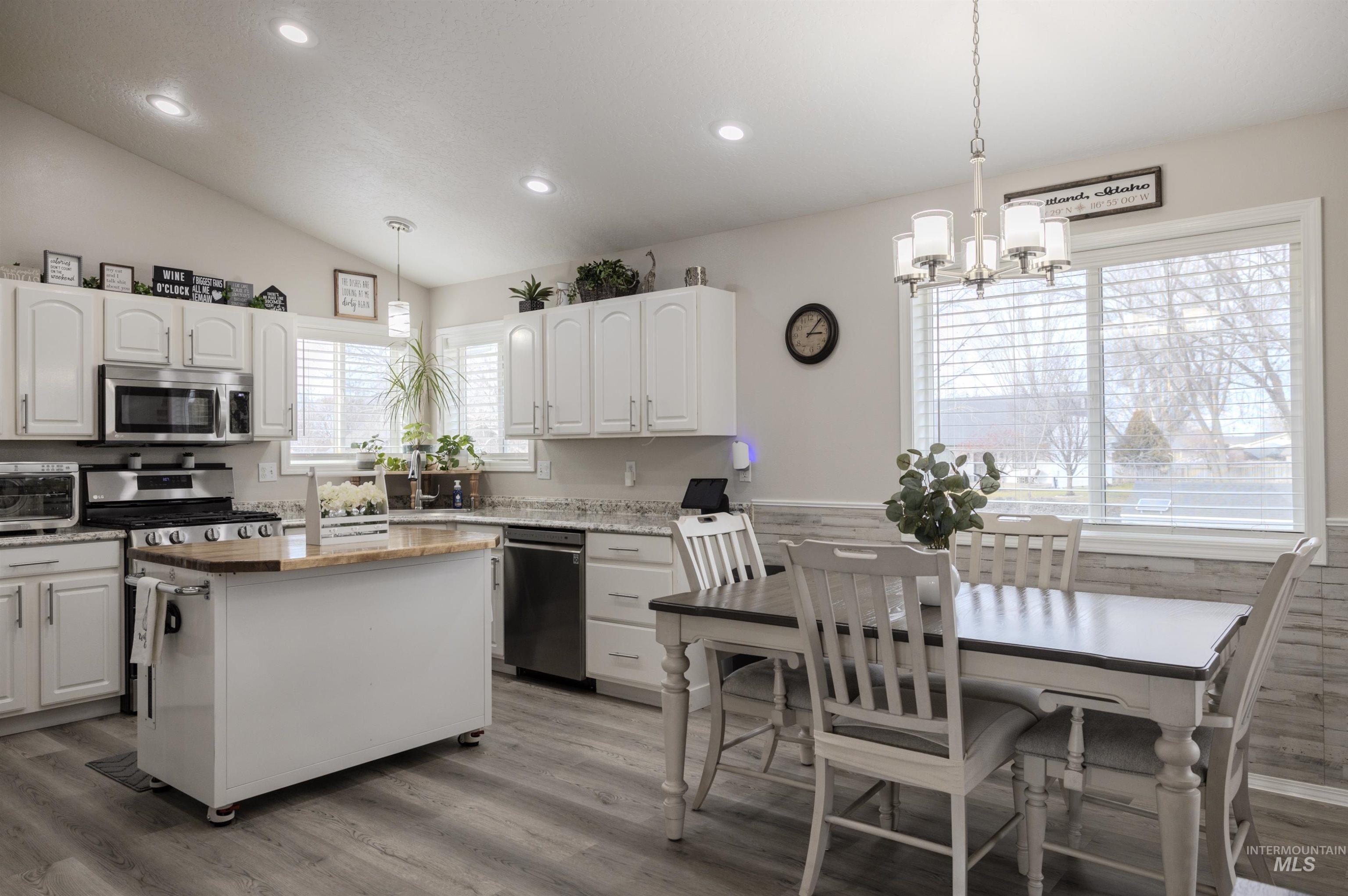 805 W 1st Street, Fruitland, Idaho 83619, 4 Bedrooms, 2 Bathrooms, Residential For Sale, Price $599,997, 98973565