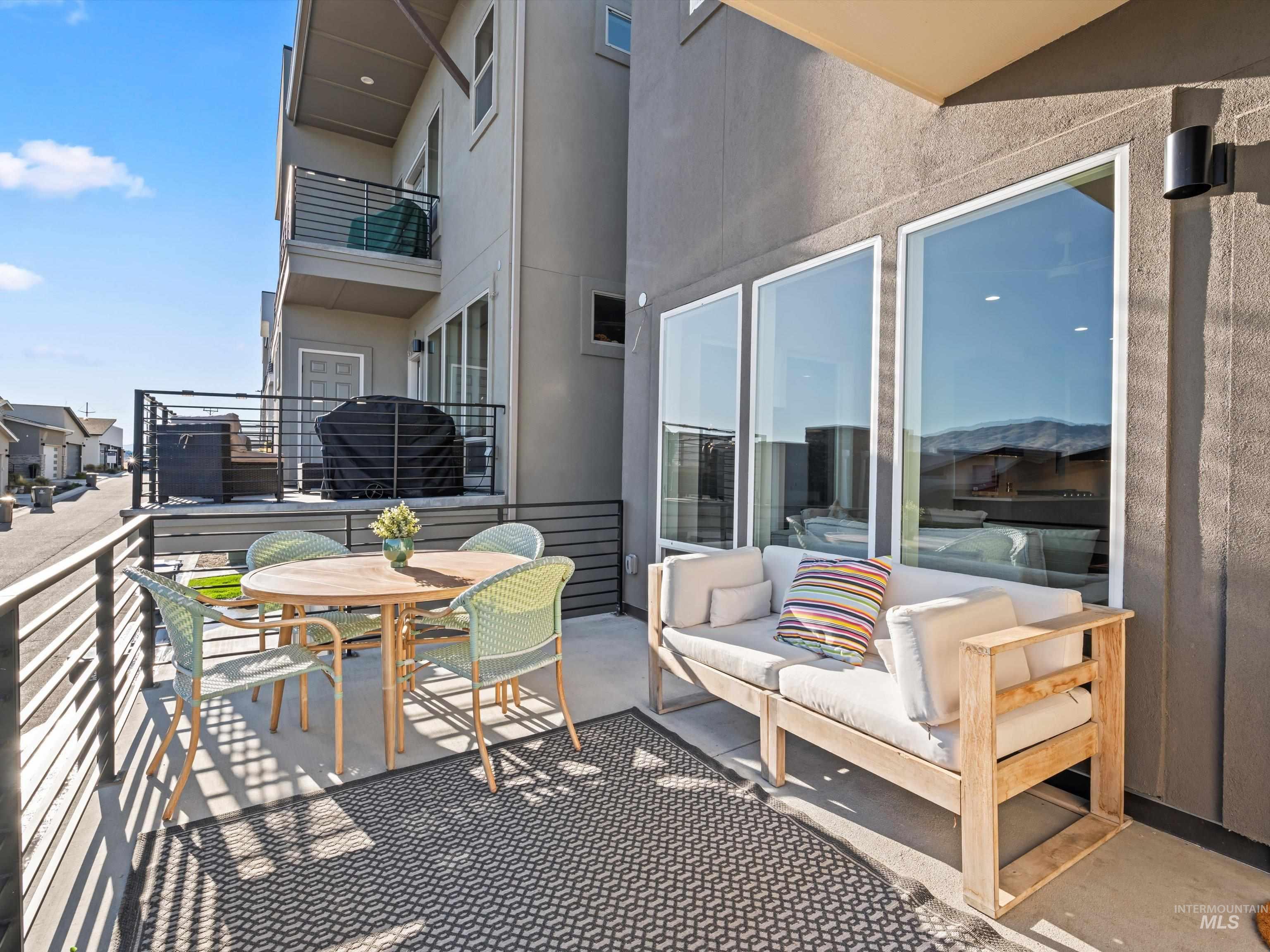 1251 E Echelon Ridge Lane, Boise, Idaho 83716, 3 Bedrooms, 2.5 Bathrooms, Rental For Rent, Price $3,000,MLS 98973566