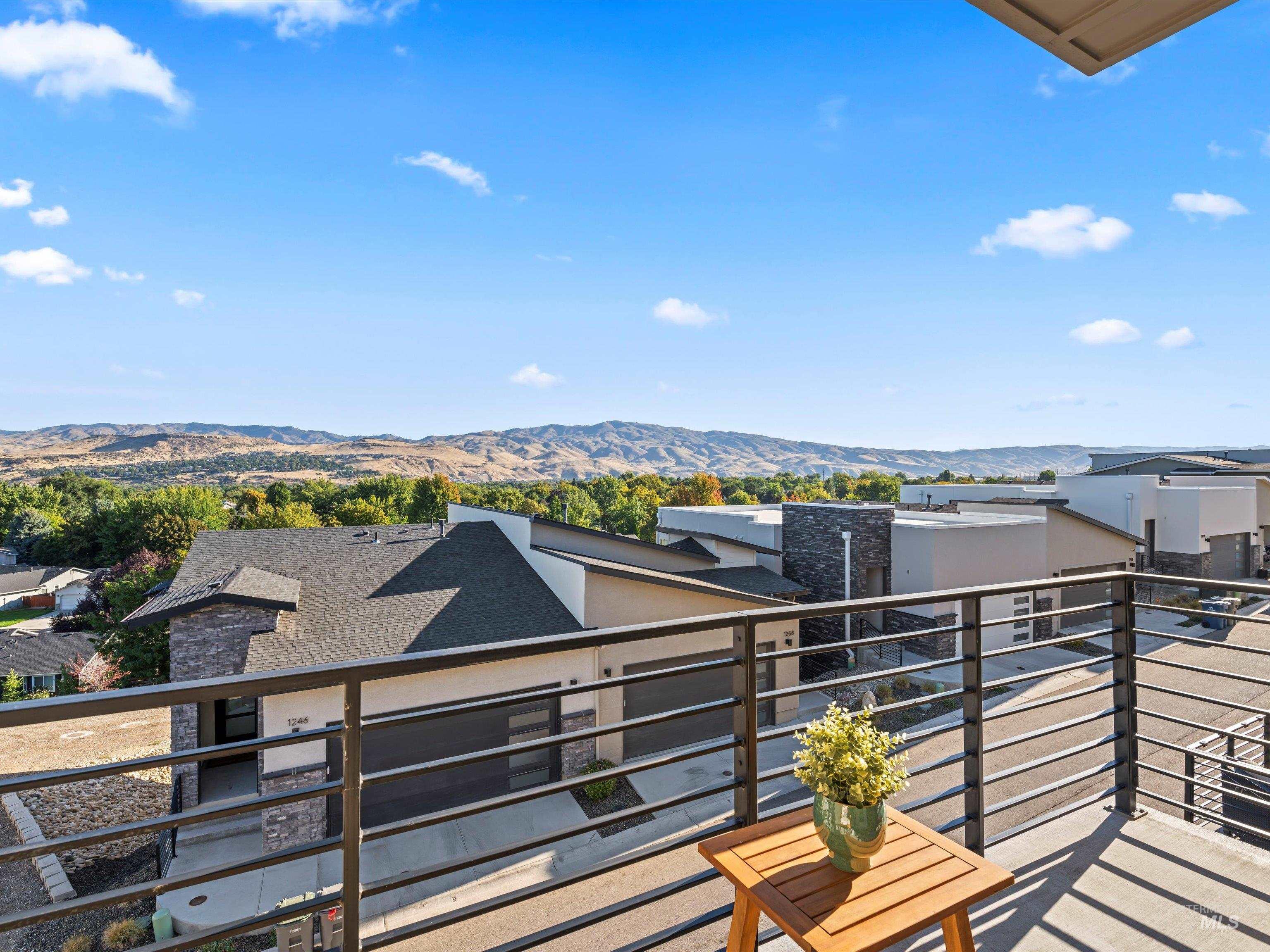 1251 E Echelon Ridge Lane, Boise, Idaho 83716, 3 Bedrooms, 2.5 Bathrooms, Rental For Rent, Price $3,000,MLS 98973566