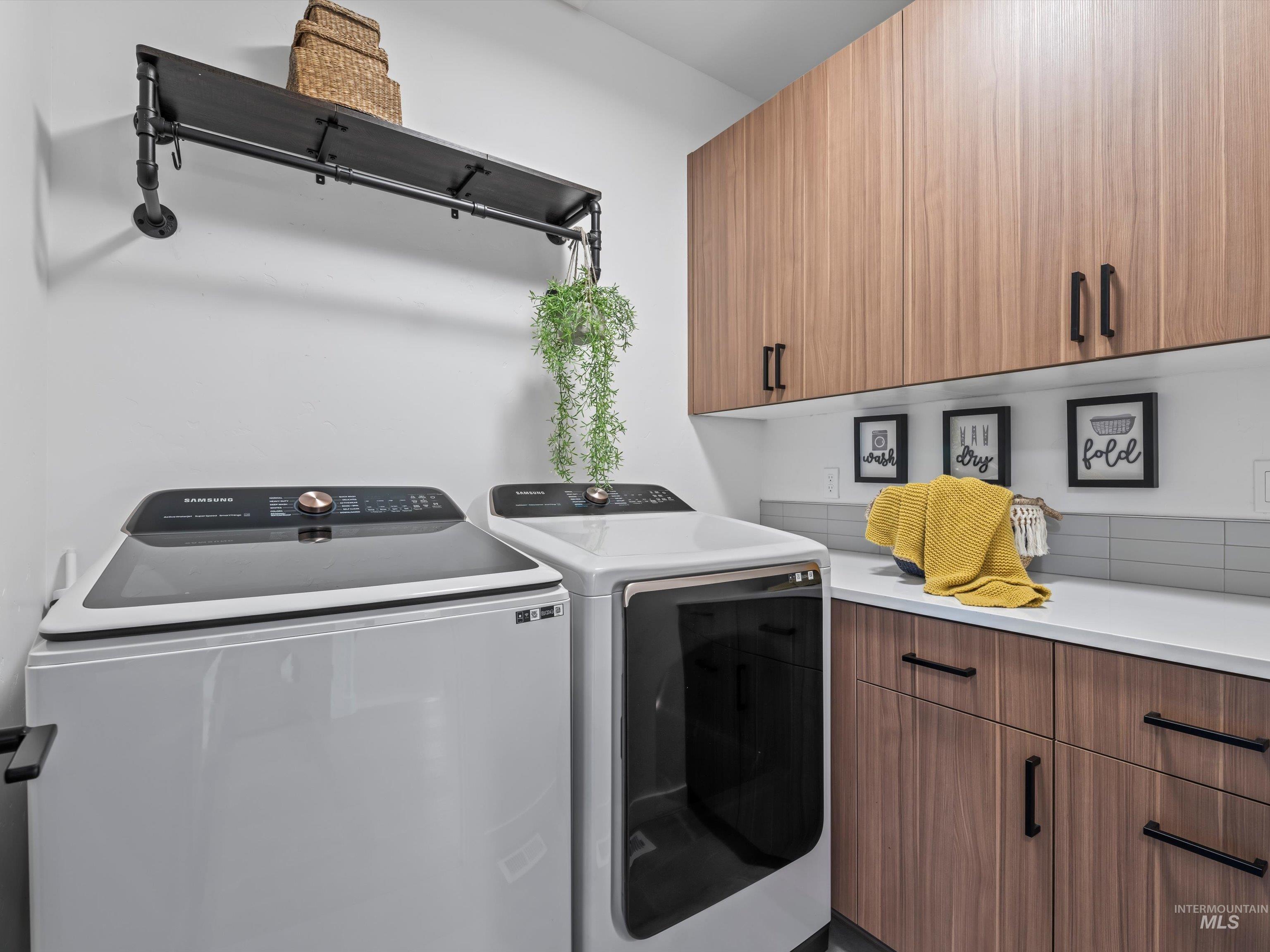 1251 E Echelon Ridge Lane, Boise, Idaho 83716, 3 Bedrooms, 2.5 Bathrooms, Rental For Rent, Price $3,000,MLS 98973566