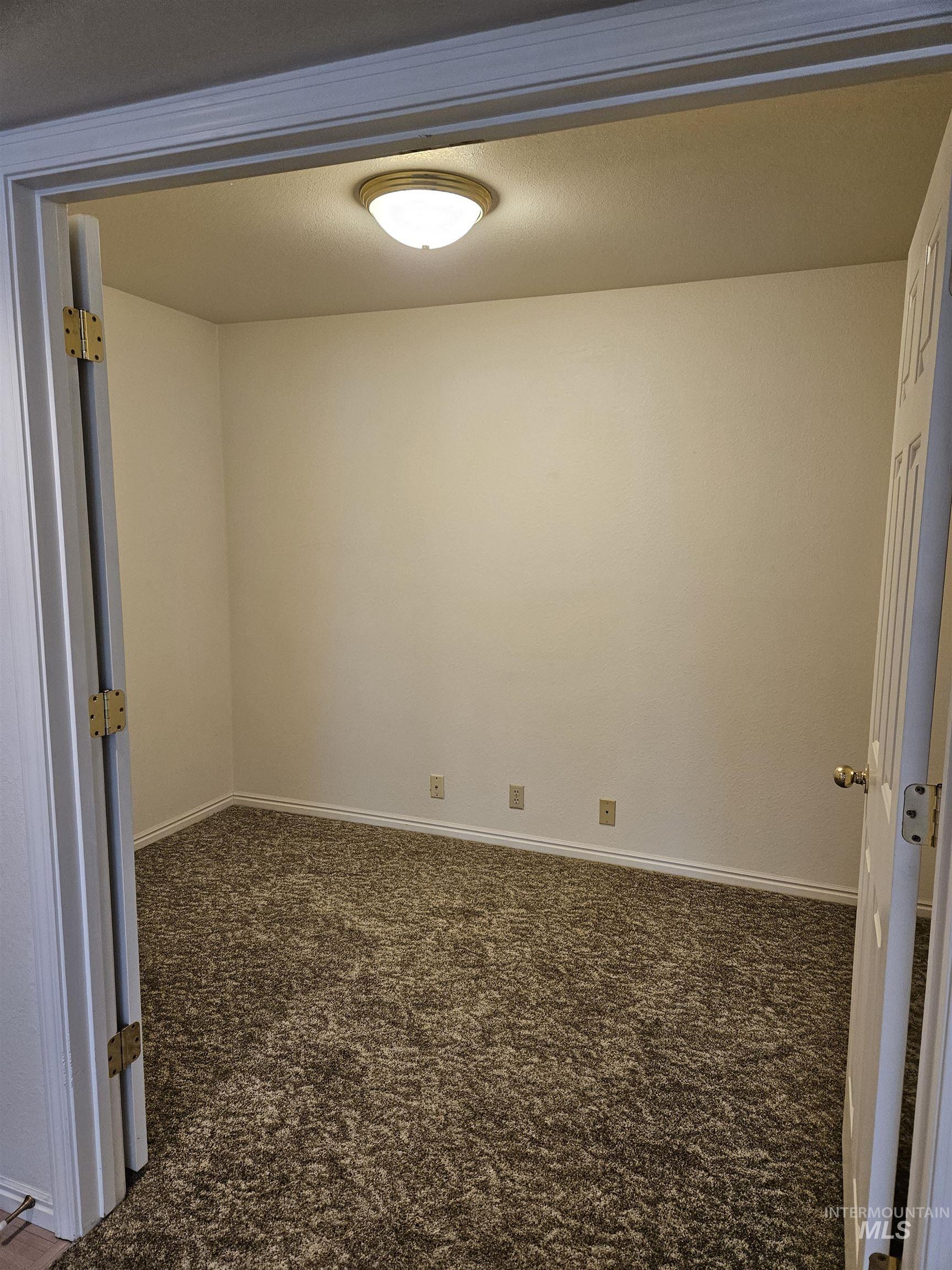 353 Elm St N, Twin Falls, Idaho 83301, 2 Bedrooms, 2 Bathrooms, Residential For Sale, Price $219,900,MLS 98973577