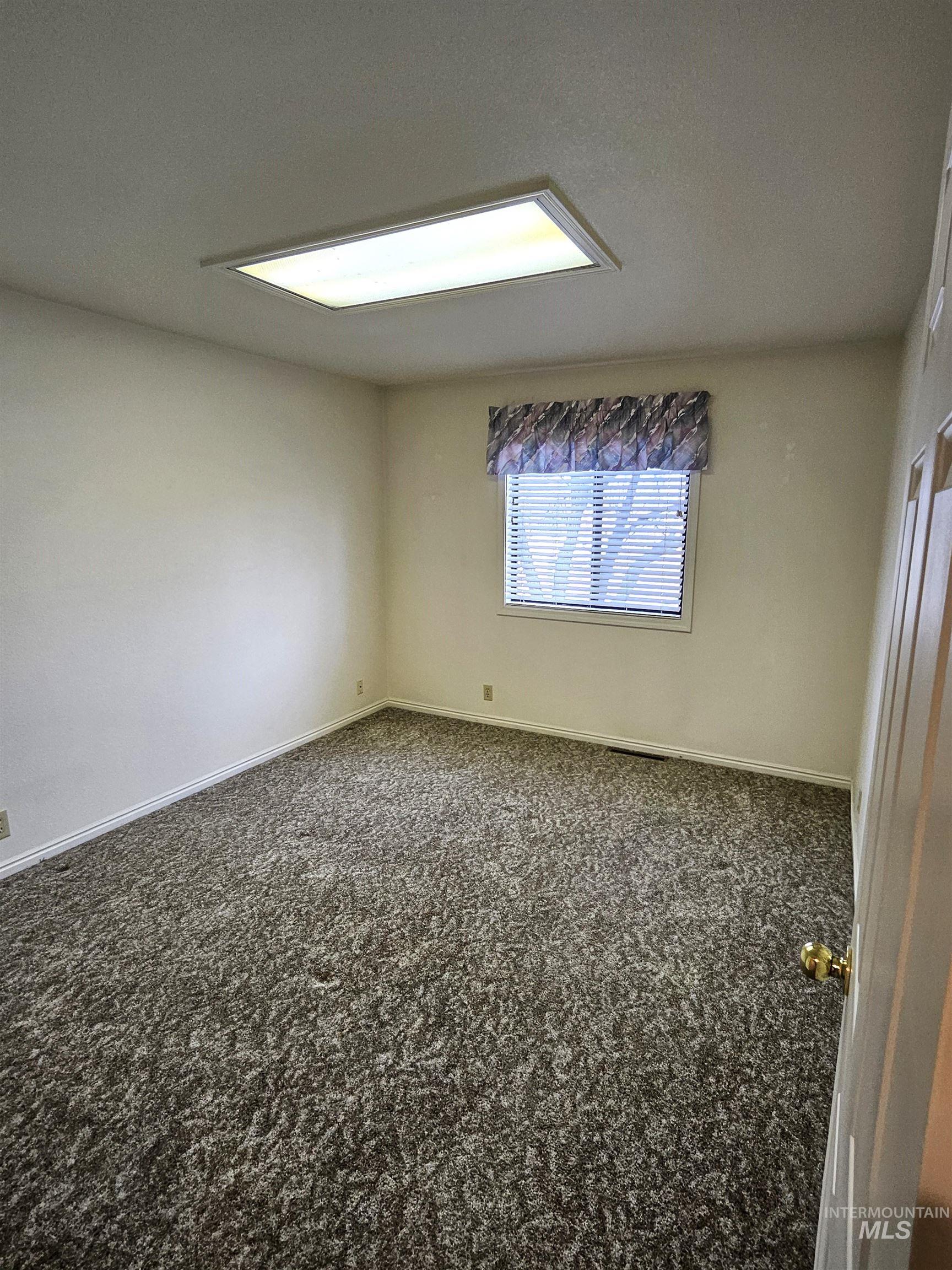 353 Elm St N, Twin Falls, Idaho 83301, 2 Bedrooms, 2 Bathrooms, Residential For Sale, Price $219,900,MLS 98973577