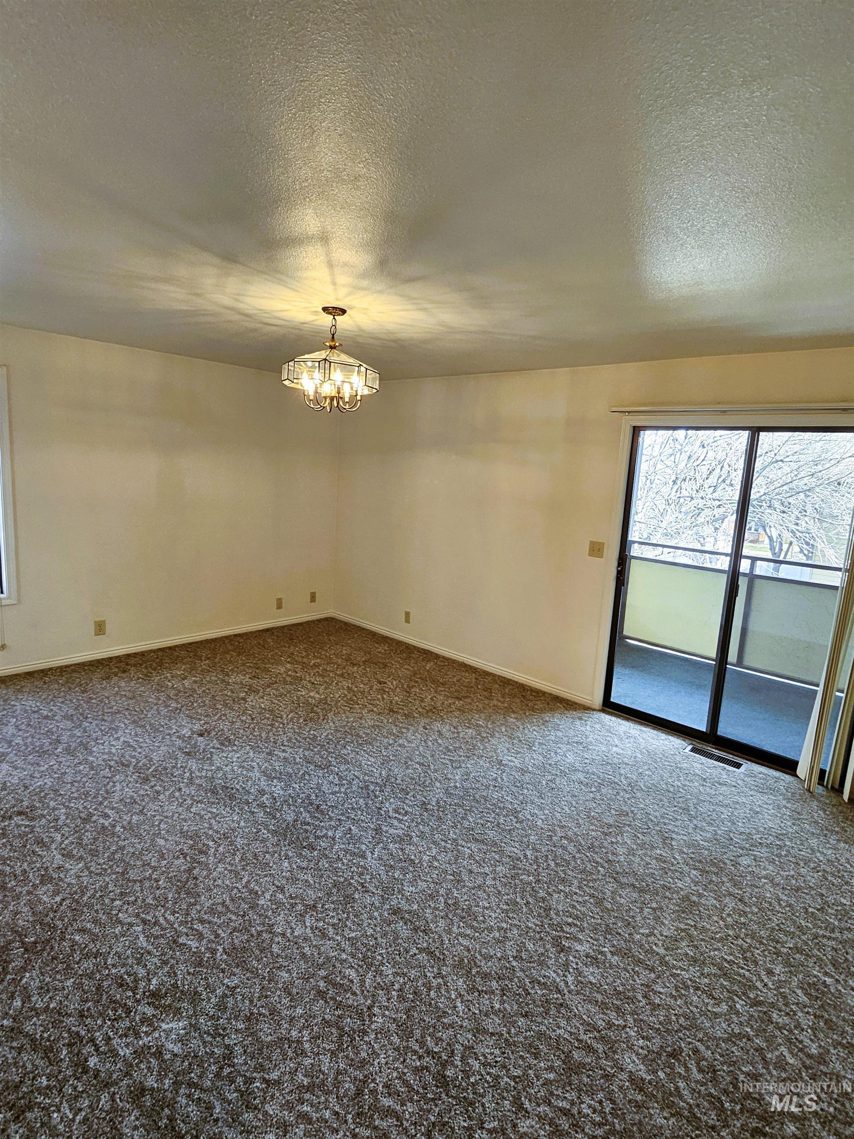 353 Elm St N, Twin Falls, Idaho 83301, 2 Bedrooms, 2 Bathrooms, Residential For Sale, Price $219,900,MLS 98973577