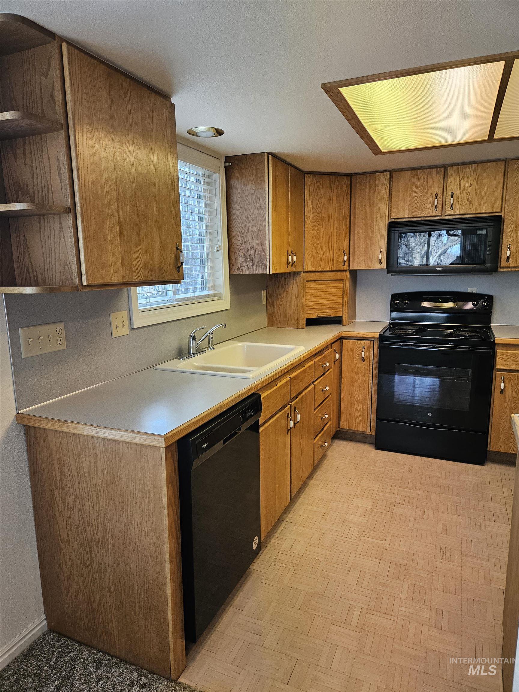 353 Elm St N, Twin Falls, Idaho 83301, 2 Bedrooms, 2 Bathrooms, Residential For Sale, Price $219,900,MLS 98973577