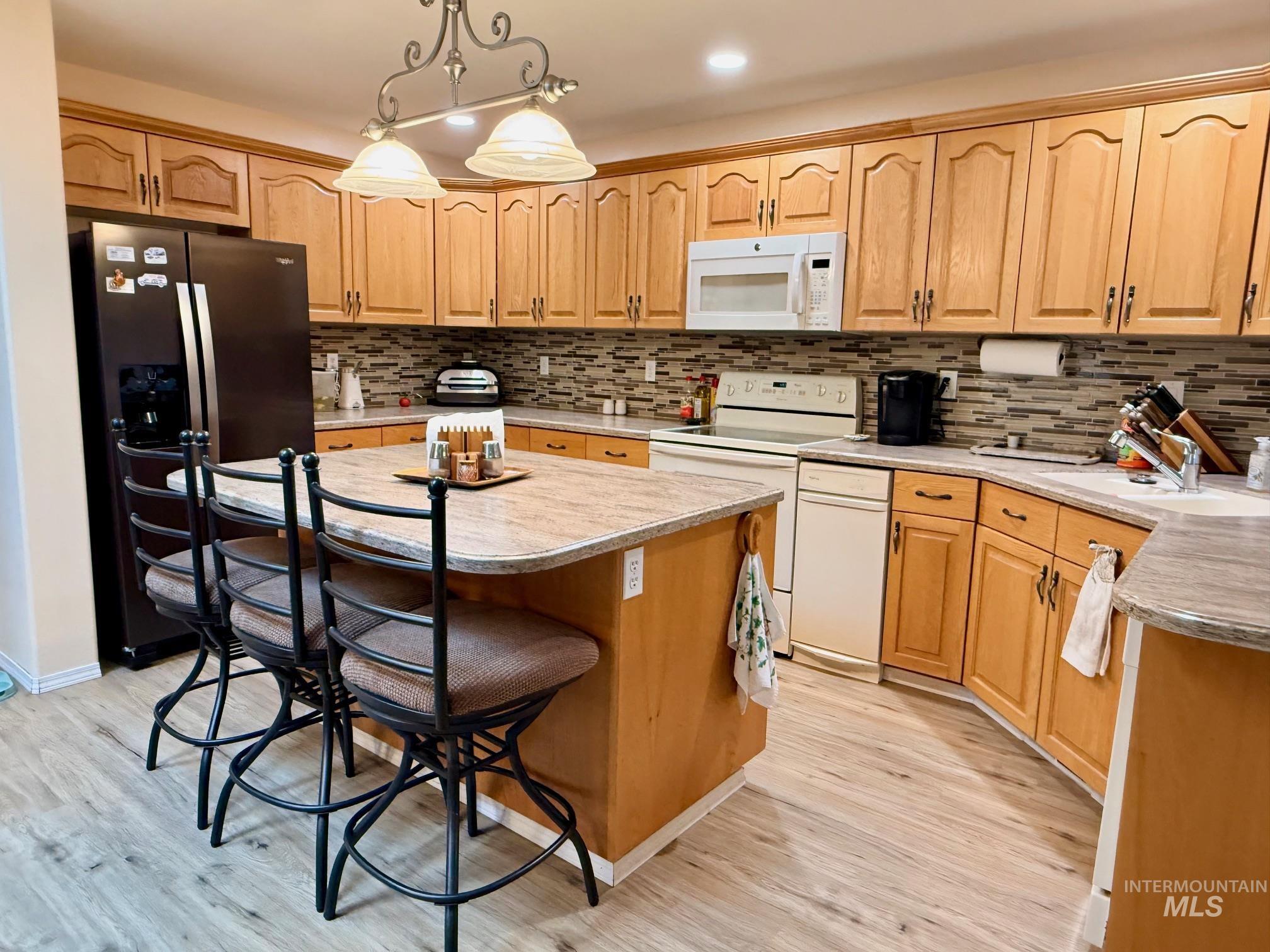 811 Crest Dr, Kamiah, Idaho 83536, 3 Bedrooms, 2.5 Bathrooms, Residential For Sale, Price $700,000, 98973580