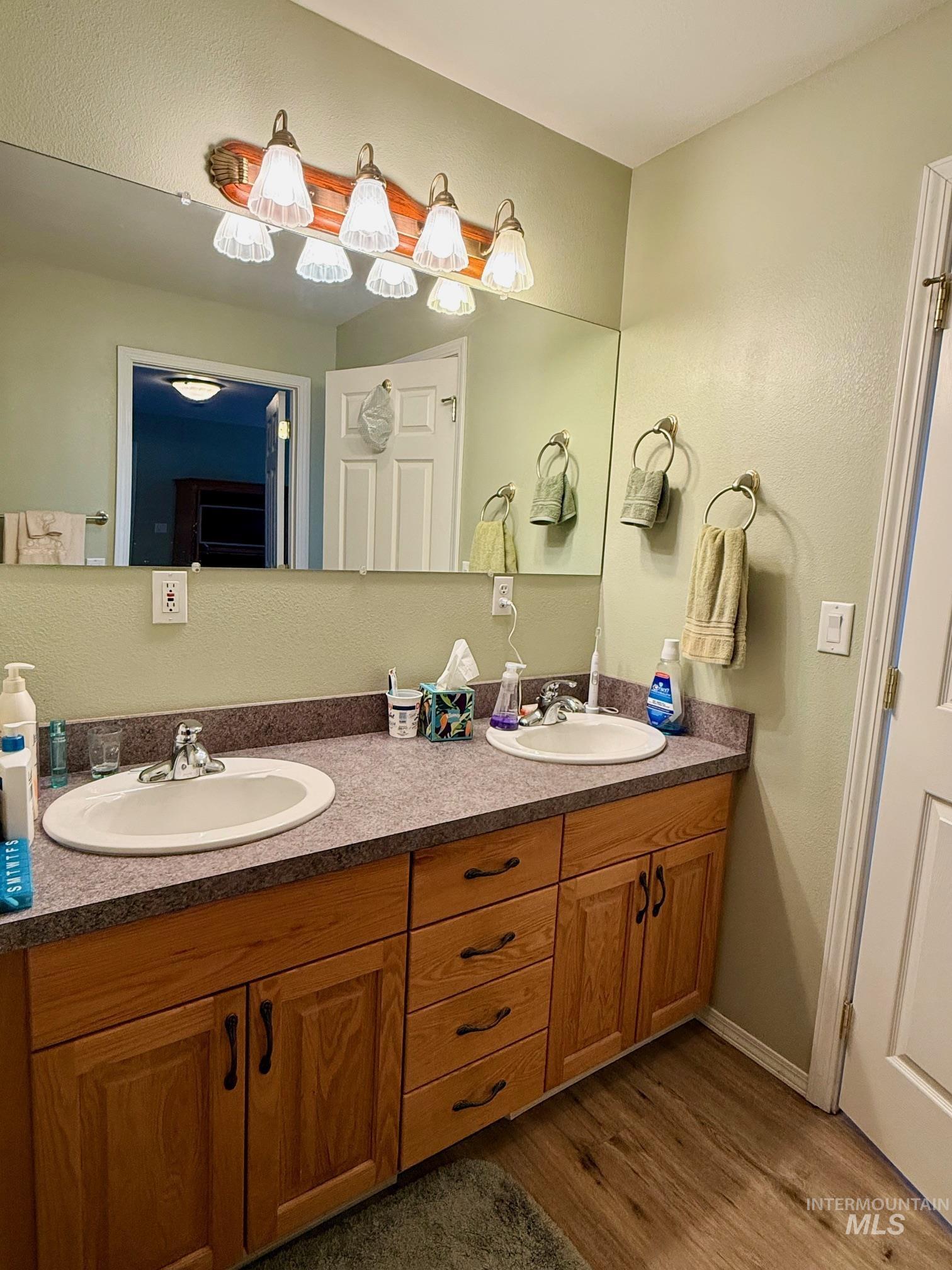 811 Crest Dr, Kamiah, Idaho 83536, 3 Bedrooms, 2.5 Bathrooms, Residential For Sale, Price $760,000, 98973580