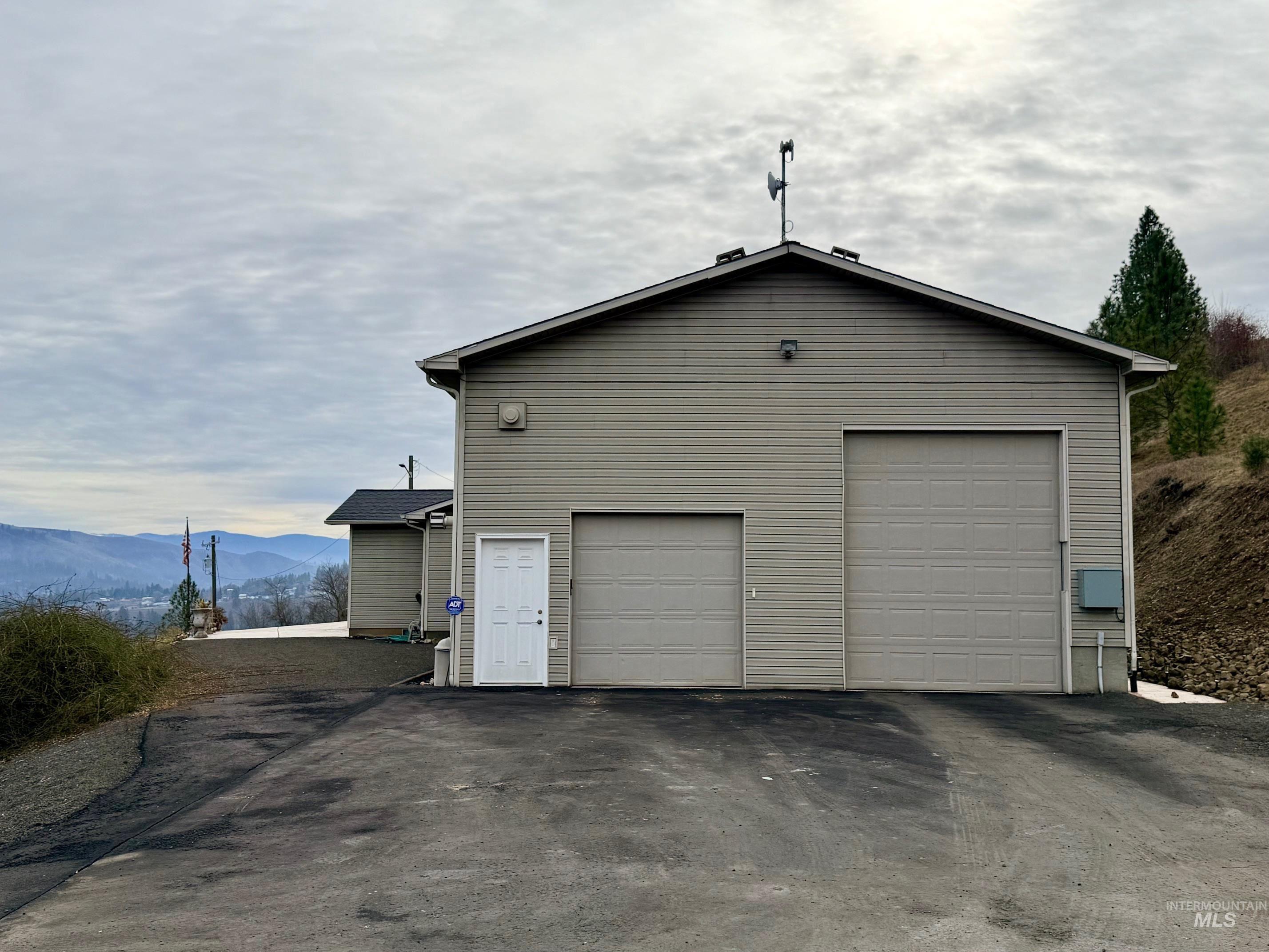 811 Crest Dr, Kamiah, Idaho 83536, 3 Bedrooms, 2.5 Bathrooms, Residential For Sale, Price $760,000,MLS 98973580